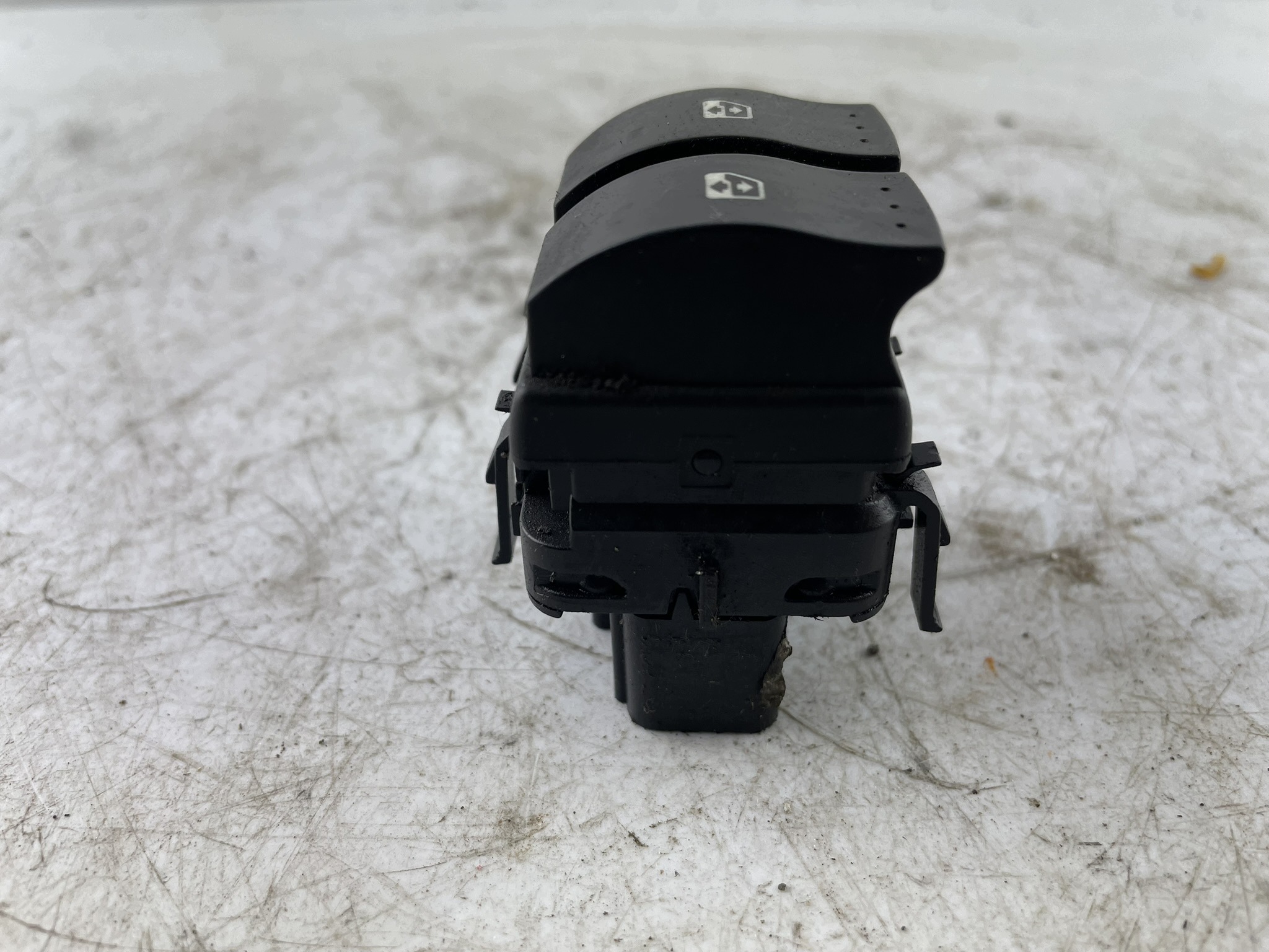 window control switch 82 00 107 772 Renault Megane II Scenic II front