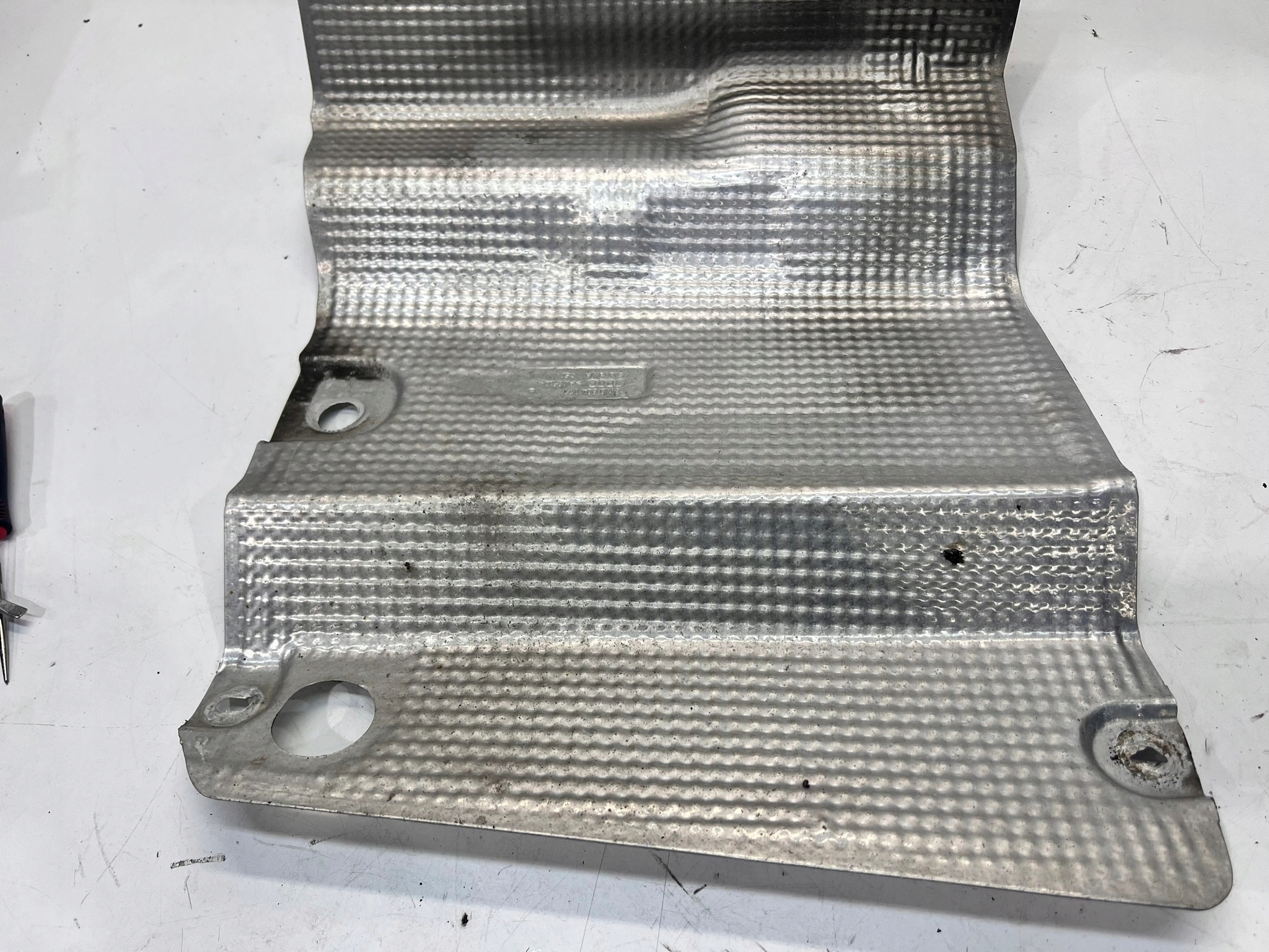 cover TERMICZNA TLUMIKA left AUDI A4 B9 8W0804171