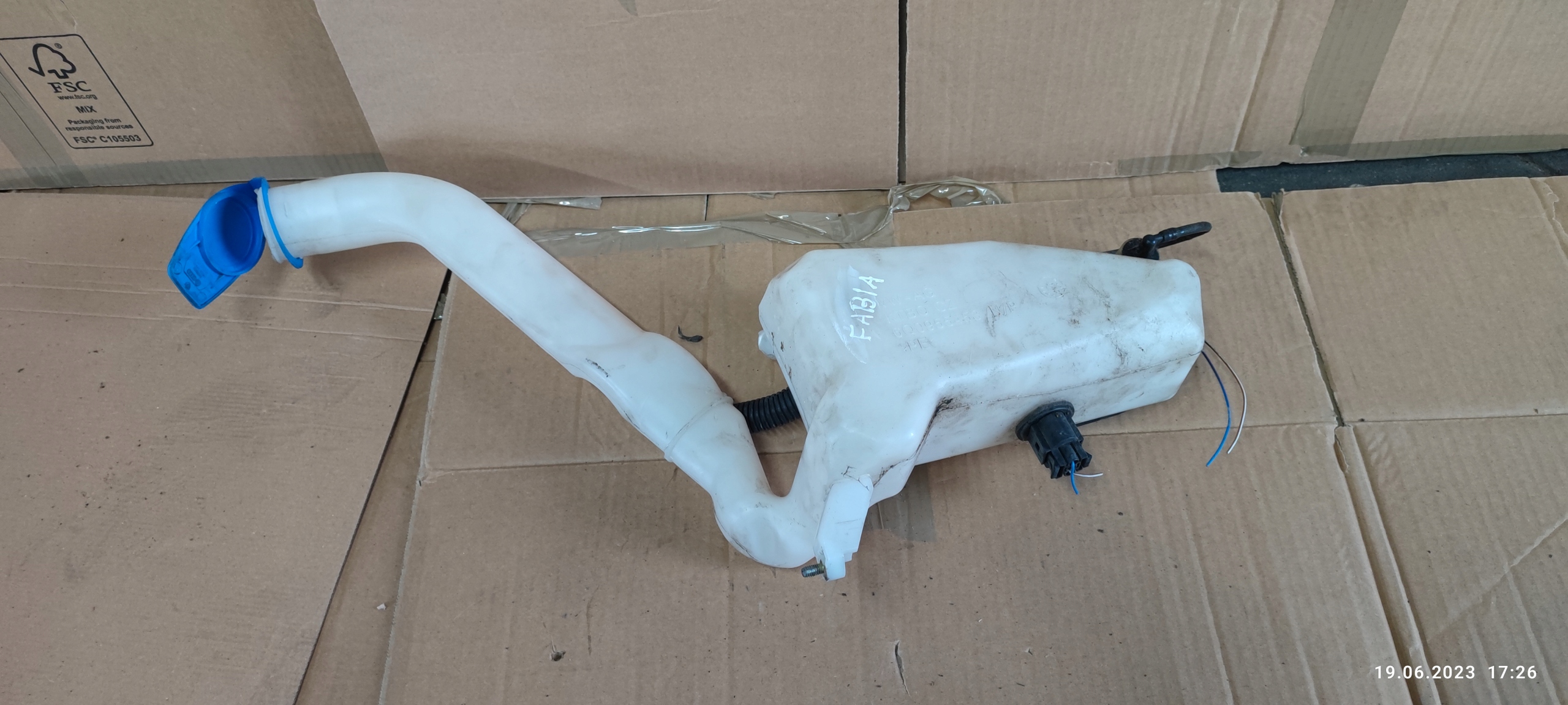SKODA FABIA washer fluid tank Z with the sensor