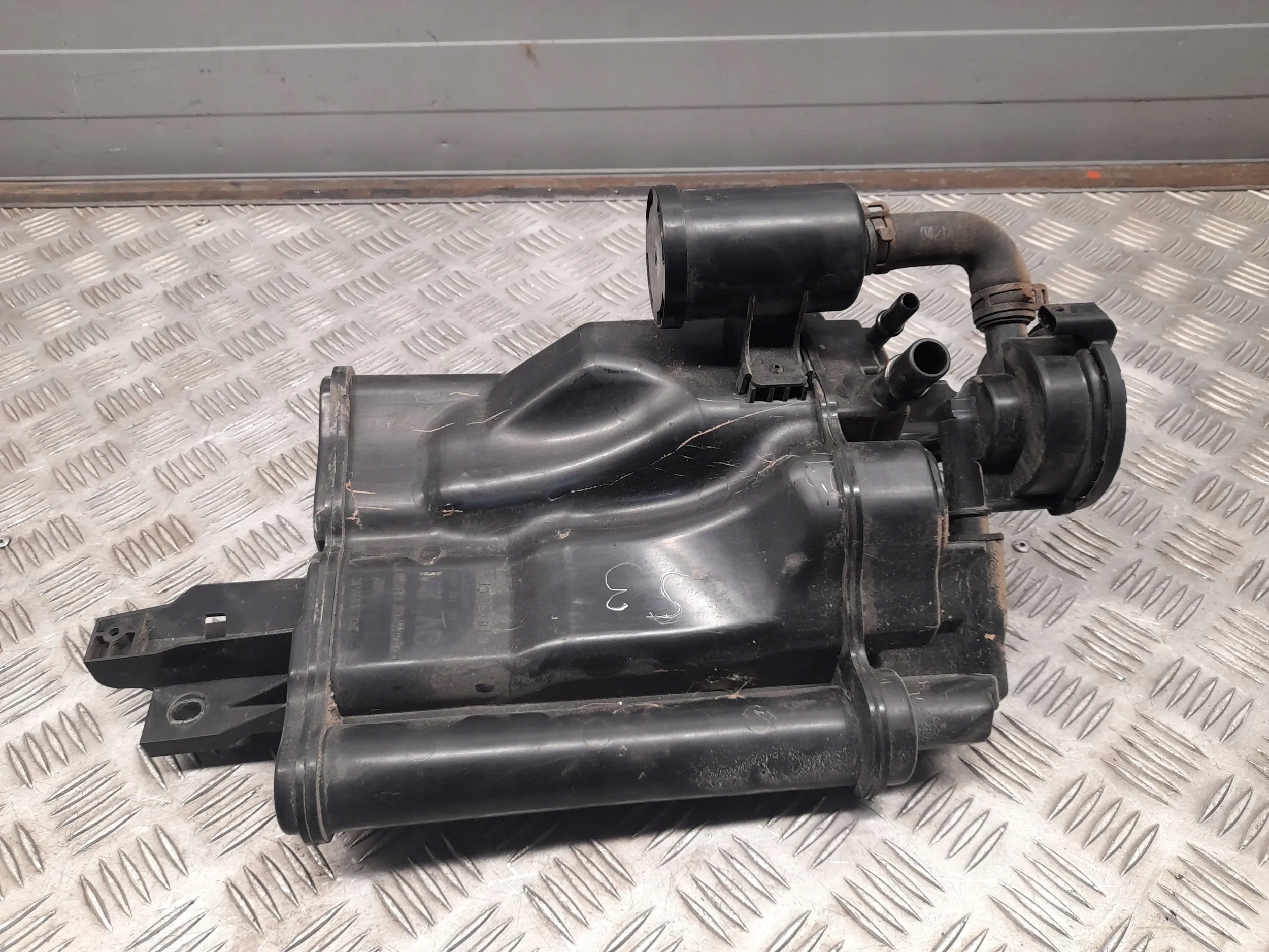 5Q0201797 - Audi A3 S3 8v 2015 задній вугільний фільтр