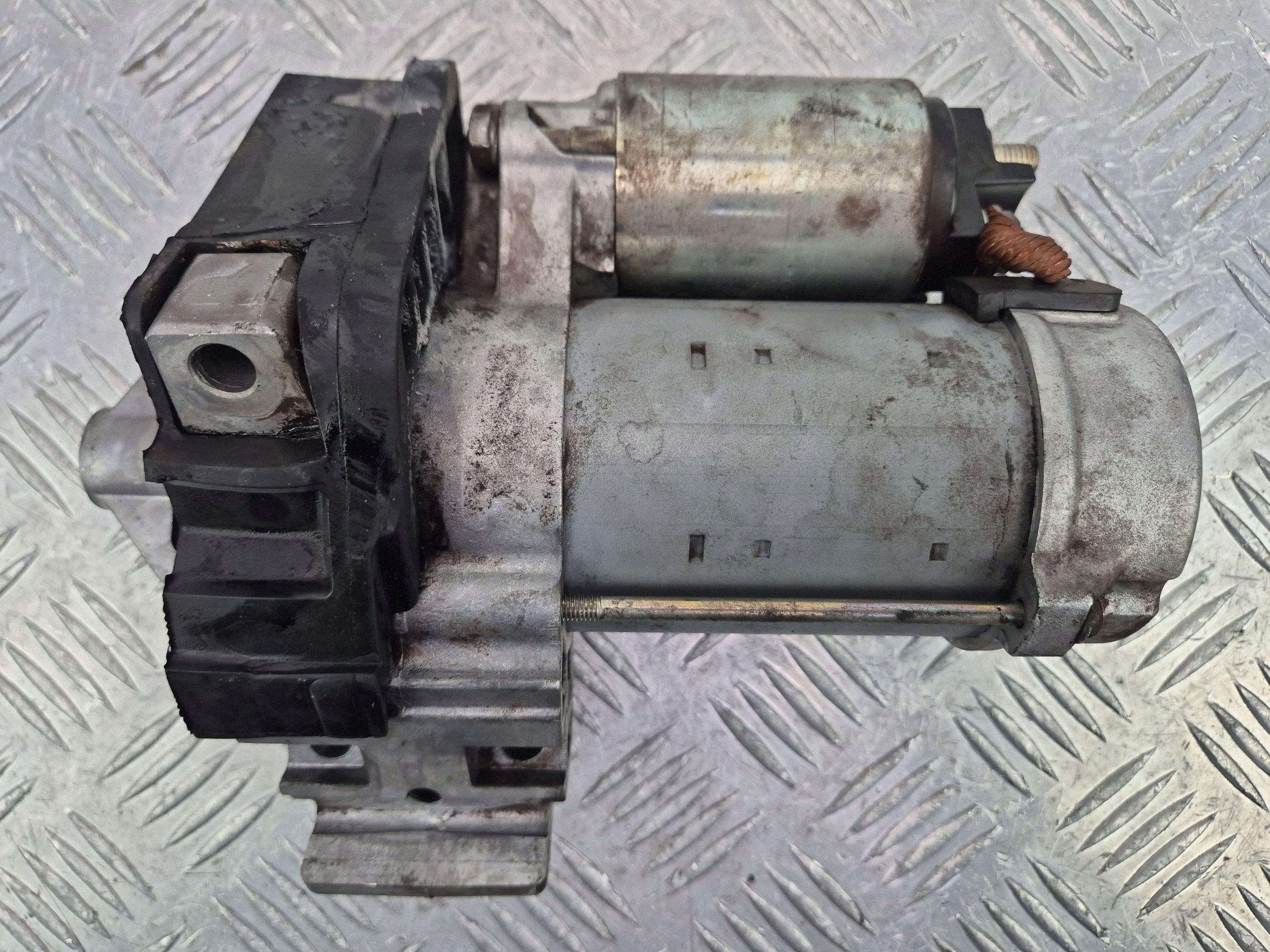 BMW 1 F20 116d starter 8572918 B37D15A