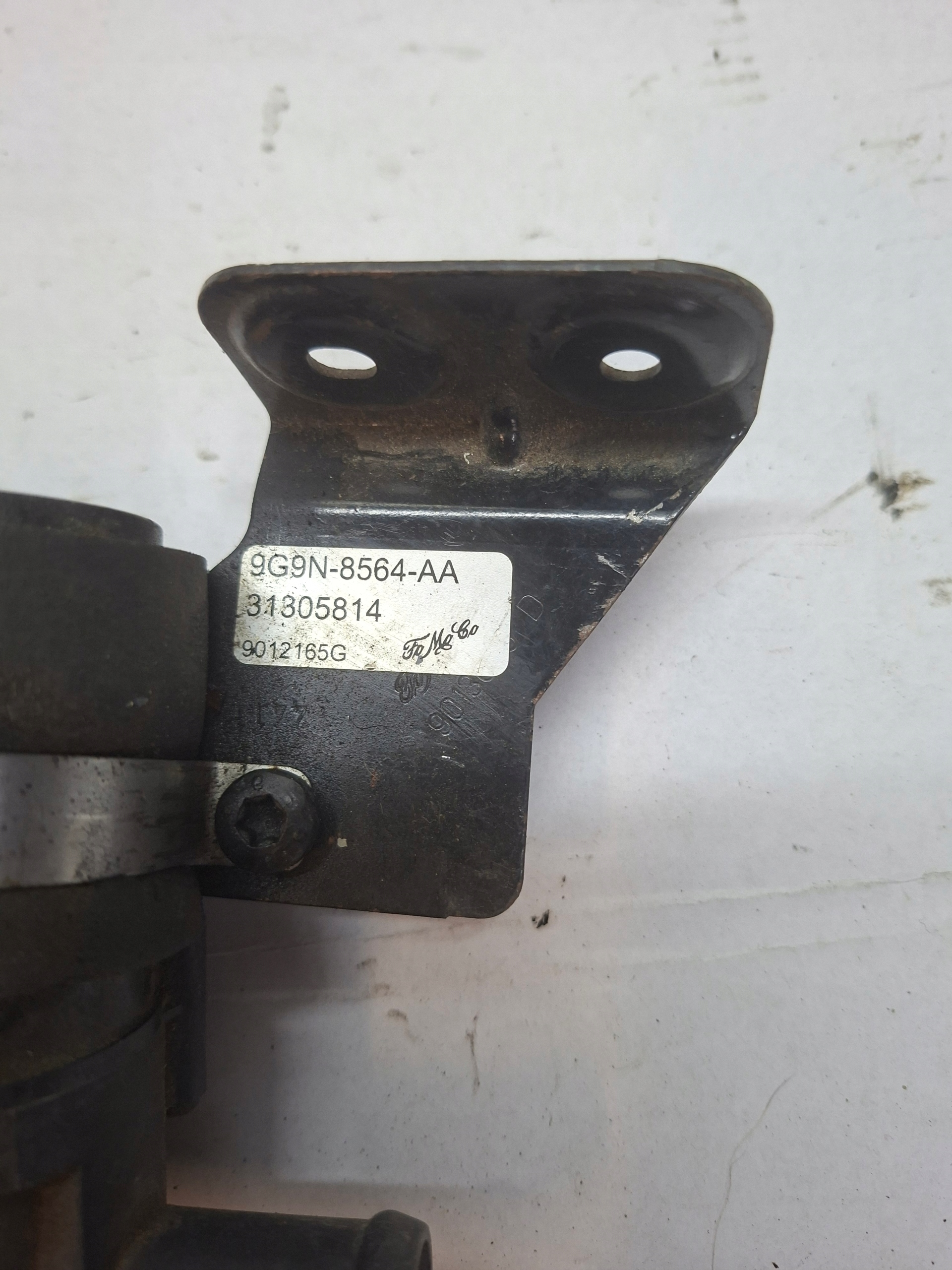 pumpa obehu vody FORD MONDEO MK4 9G9N-8564-AA