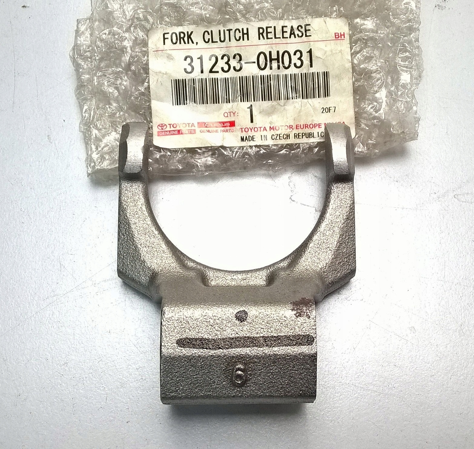 31233-0H031 - TOYOTA AYGO 1.0 1.2 2017-ВИЛКА СЦЕПЛЕНИЯ OE