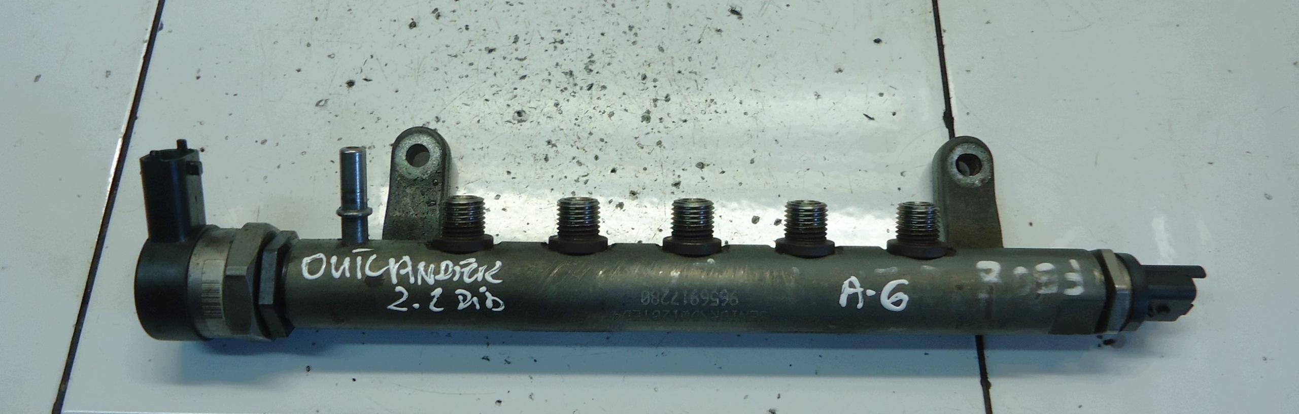 MITSUBISHI OUTLANDER II 2.2 DID CRD Rampe injection 9656917280