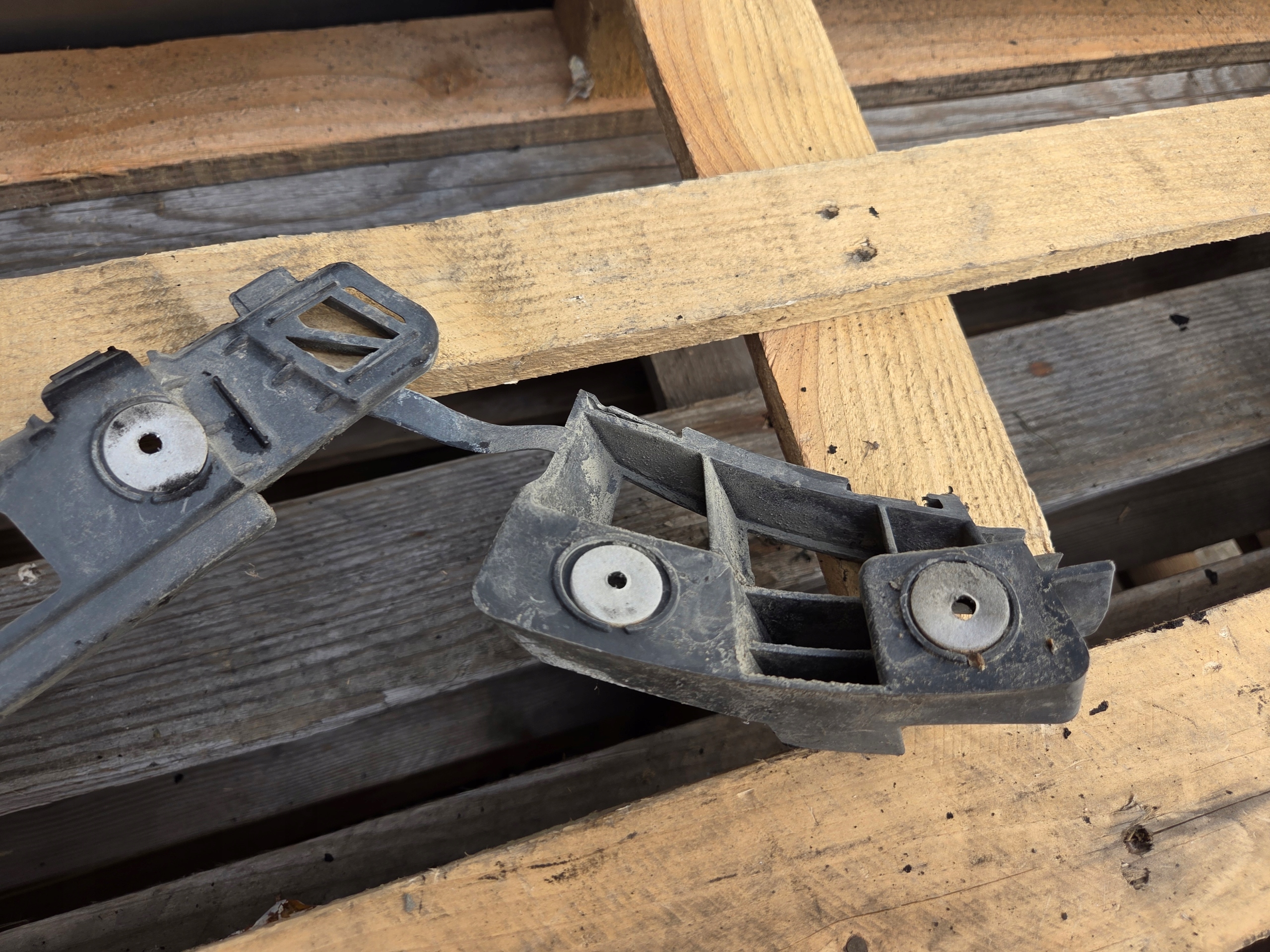 bumper bracket right rear OPEL MERIVA B 13268253