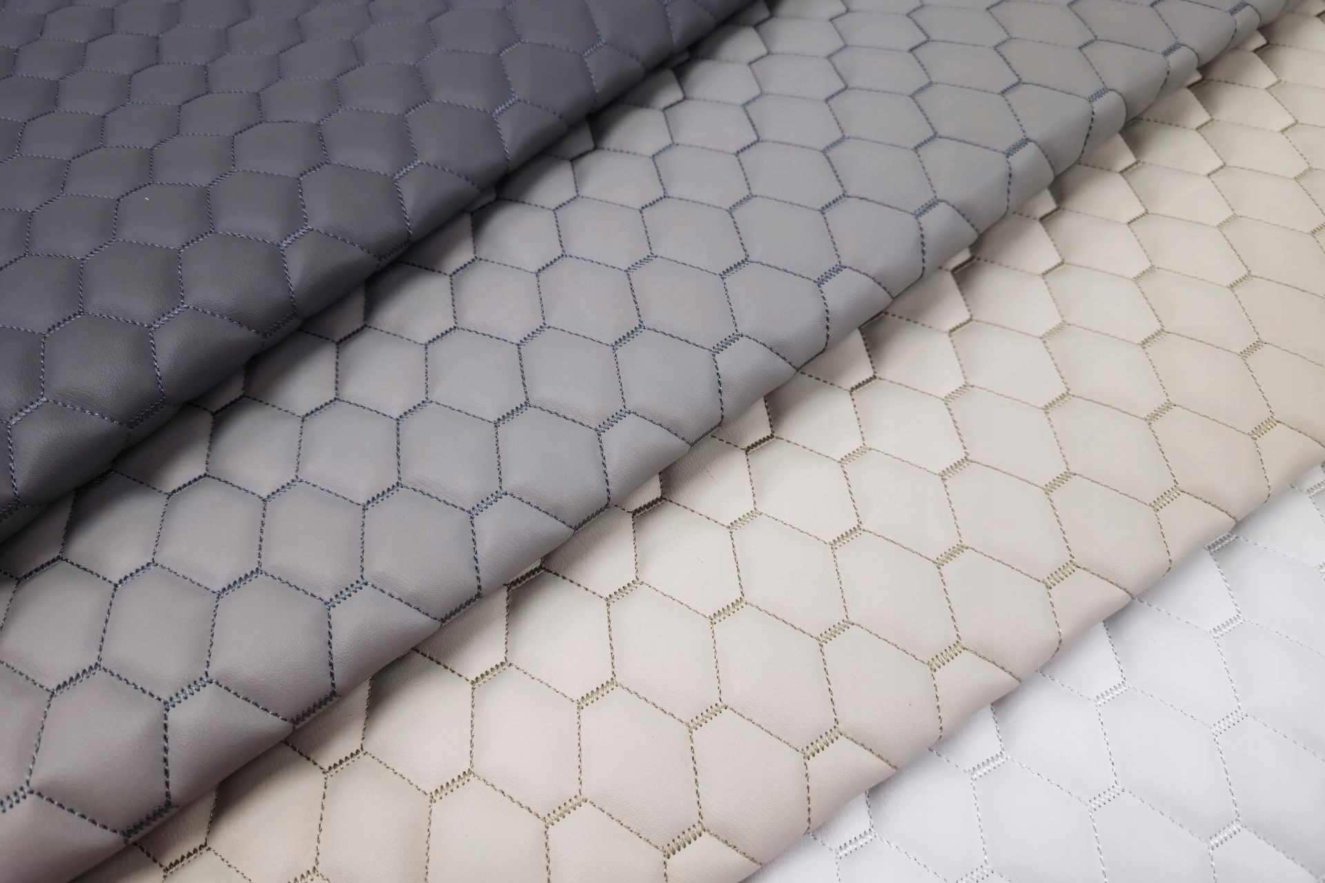 DIAMOND - EKOSKÓRA SKAJ PIKOWANA TKANINA WODOODPORNA DO ŁODZI I JACHTÓW Kod producenta CARRERA01