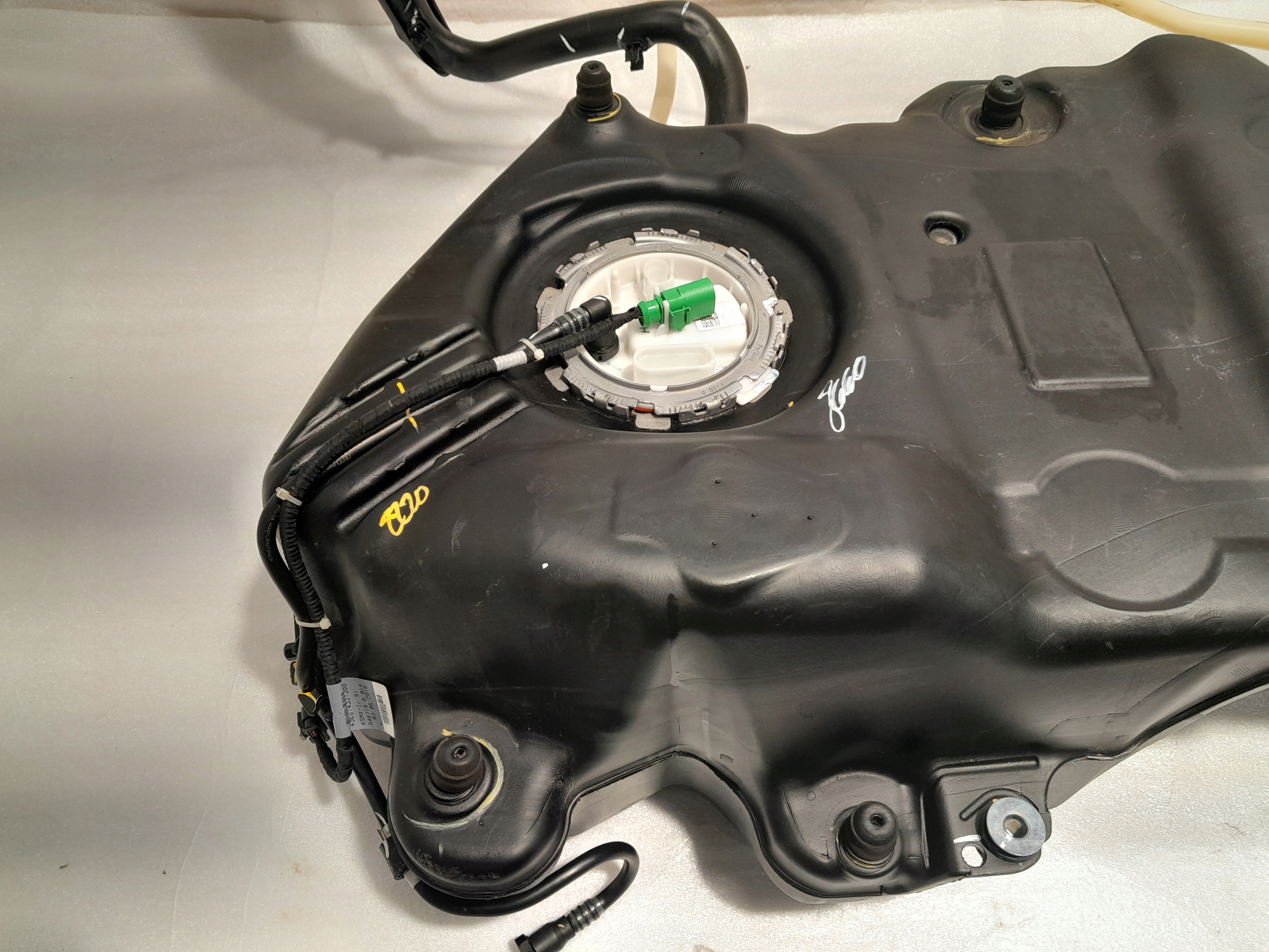 AUDI Q5 80A 2.0 TFSI tank 80A201021BJ