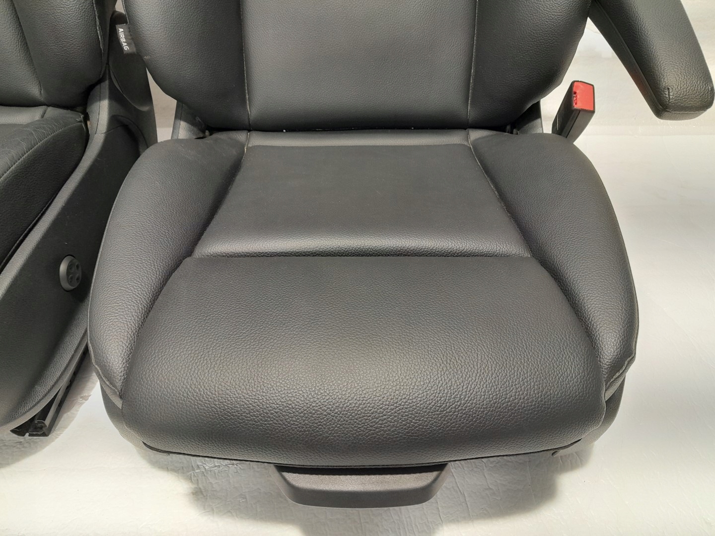 MERCEDES SPRINTER W907 seat leather right front