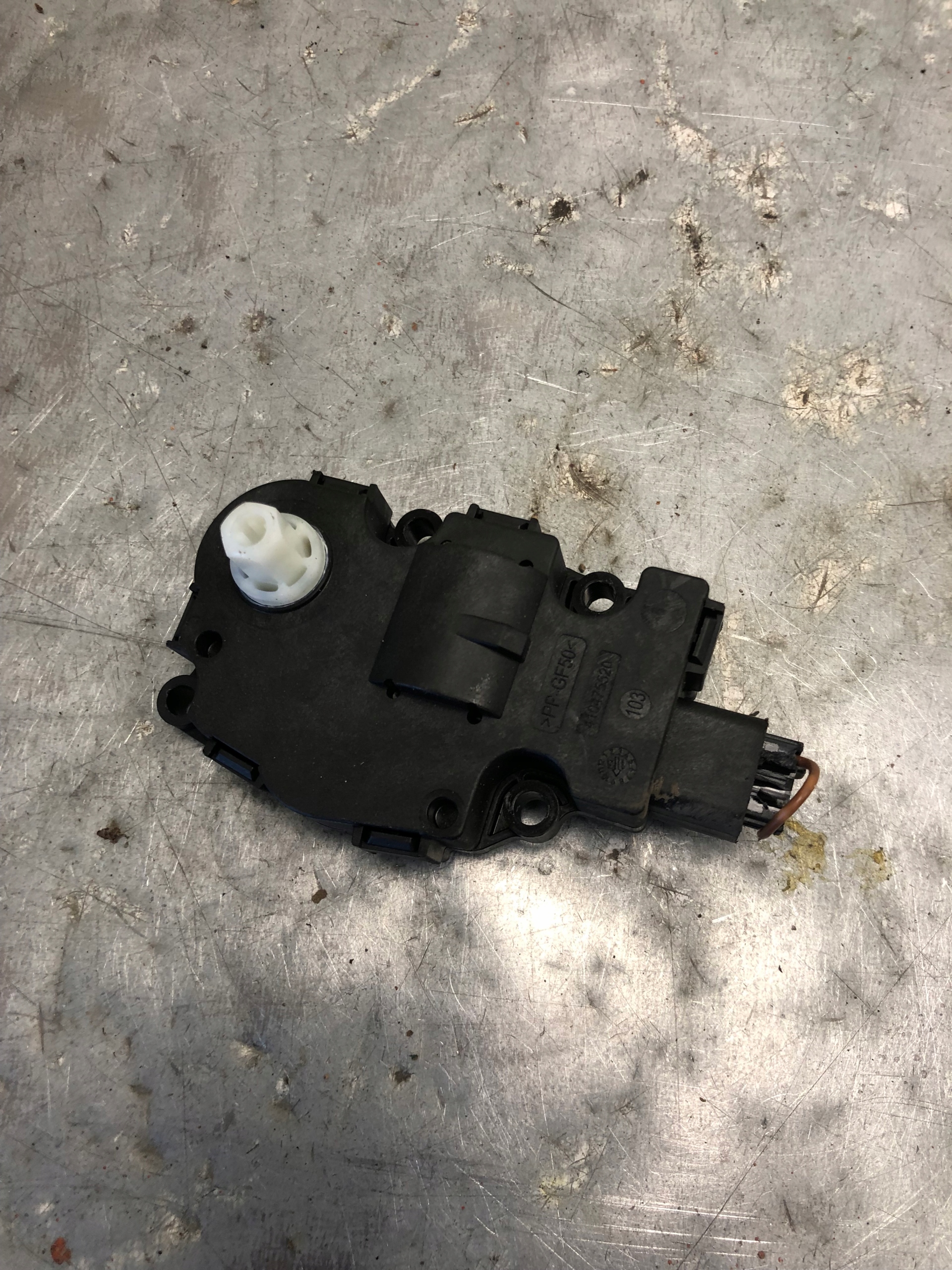 motorić kutija ventilacije BEHR EFB490