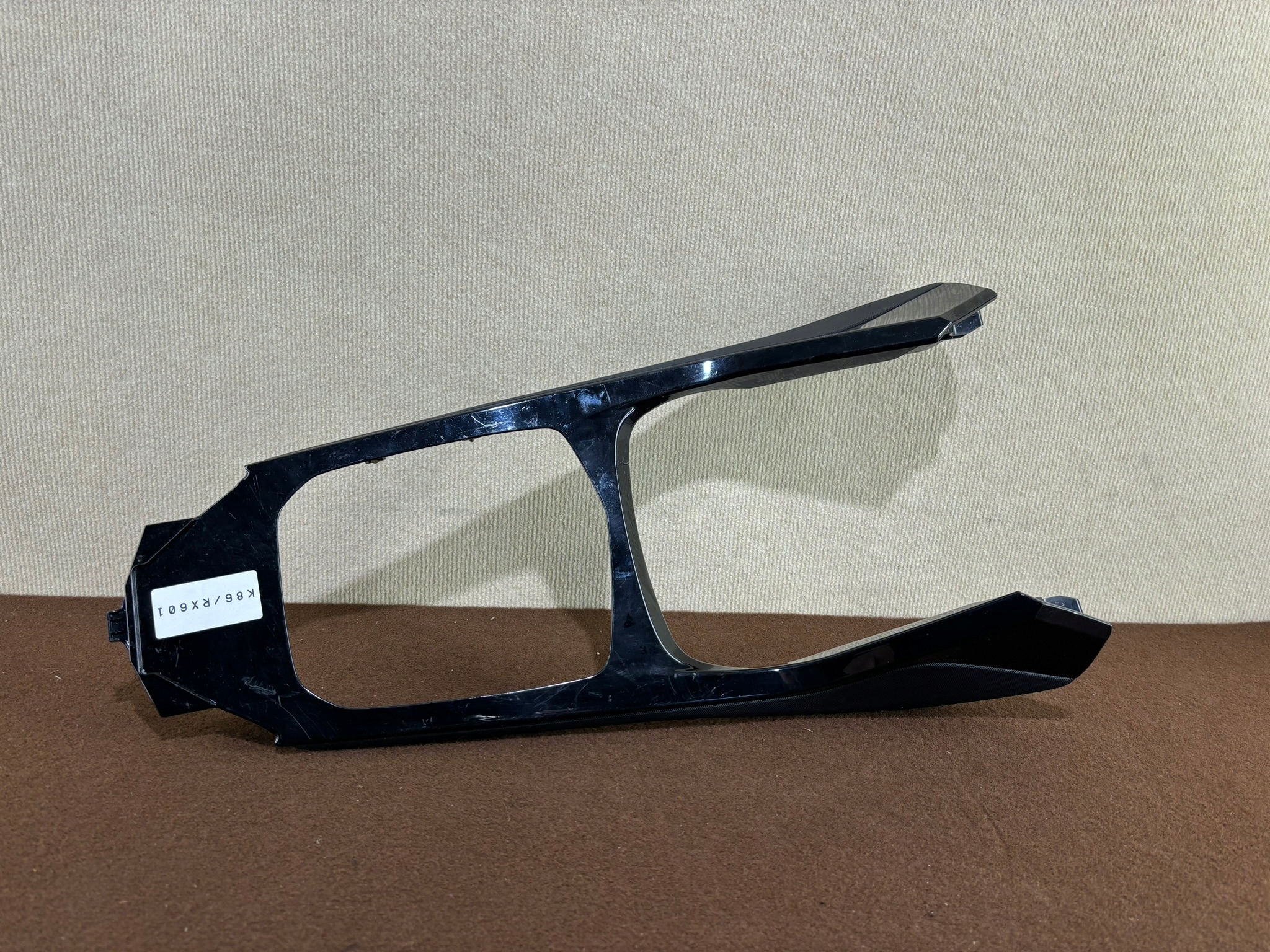 BMW F80 M3 M4 PANEL TUNELU CONSOLE CHÂSSIS 165A563E202 K86/RX601