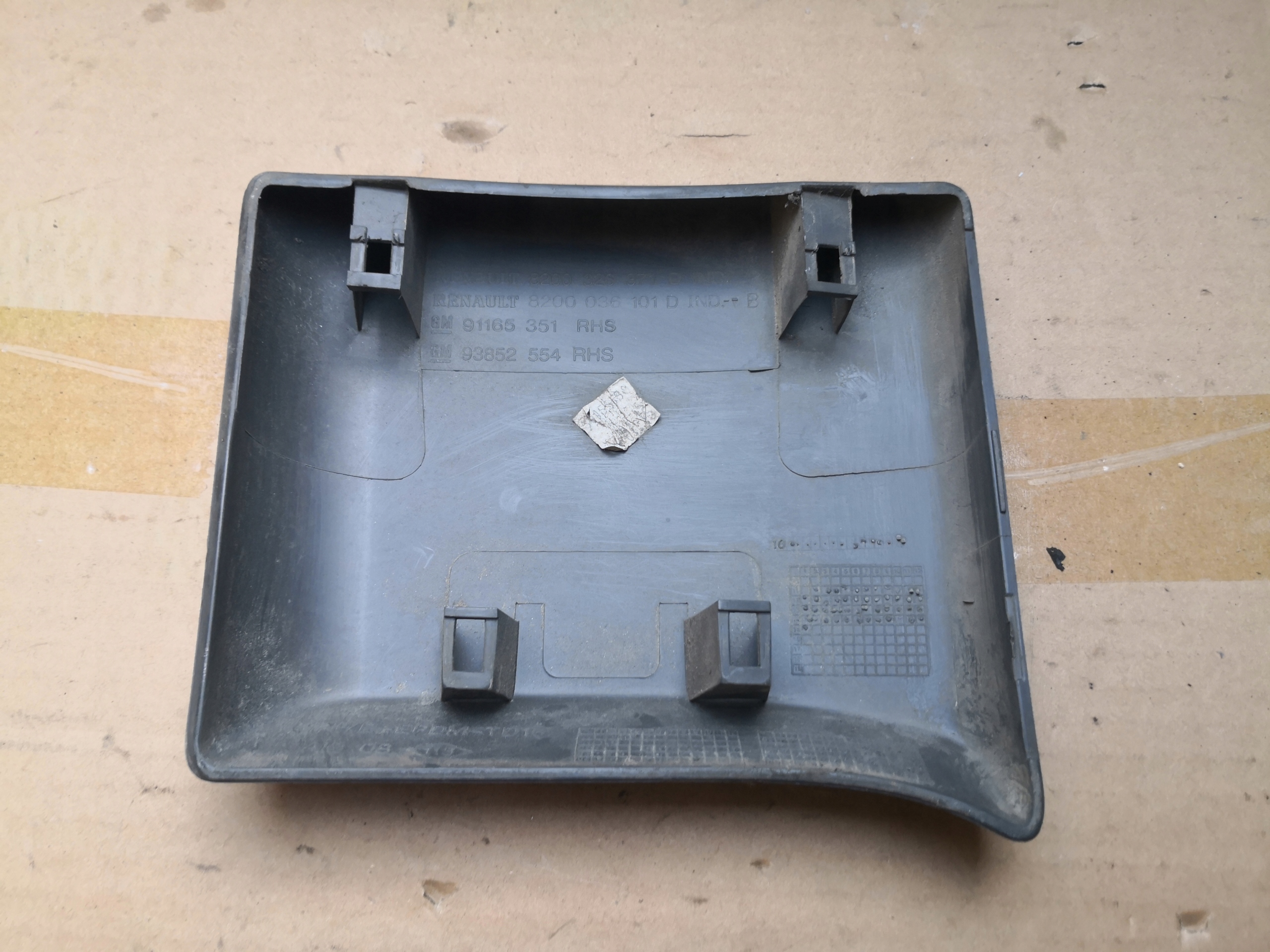 moulding door left front RENAULT TRAFIC 8200326371