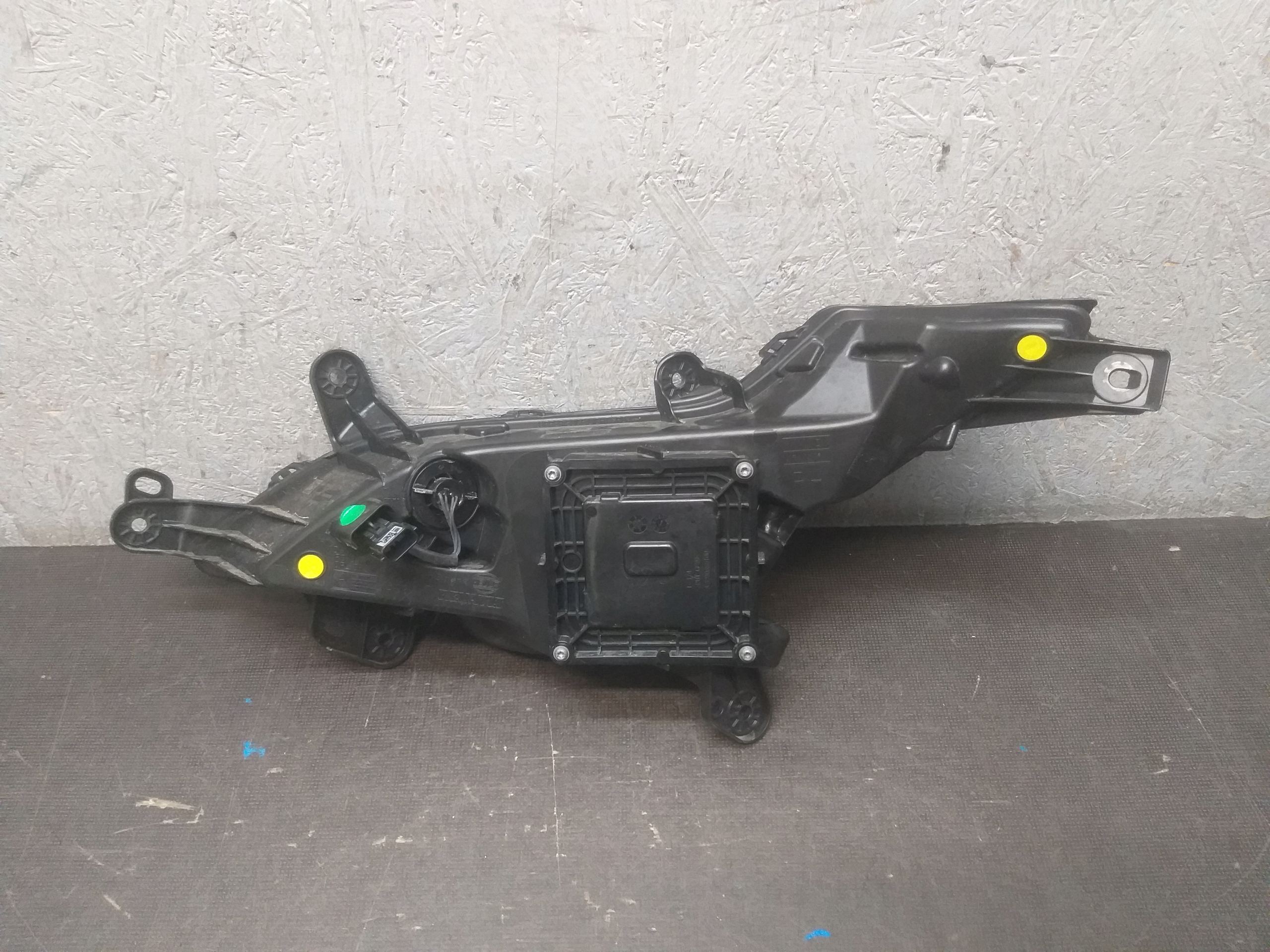 mlhovka pravý RENAULT MEGANE V 5 E-TECH E TECH LED 266009083R