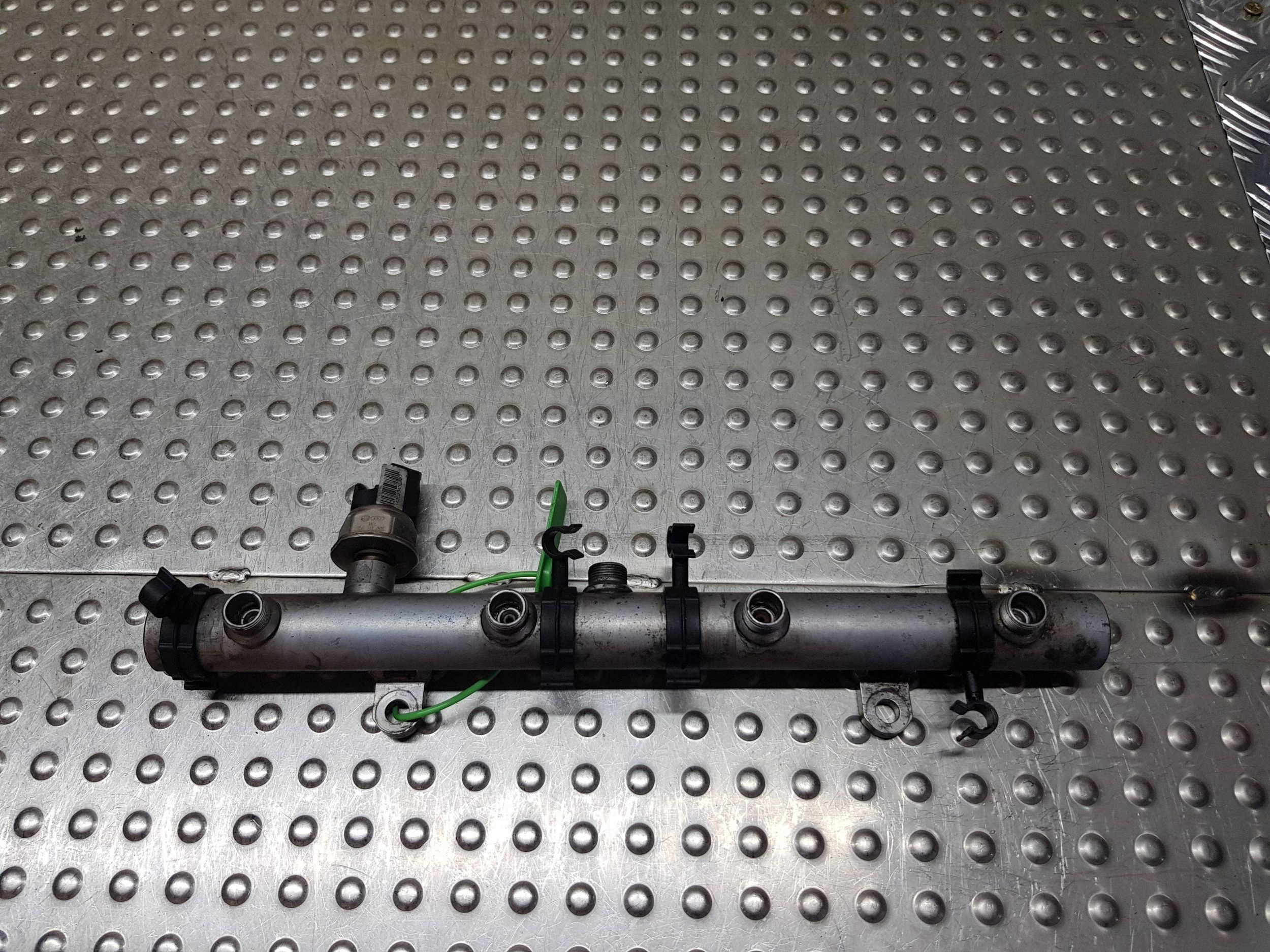 injection ramp left sensor 057130089G AUDI A8 D3 4.2TDI