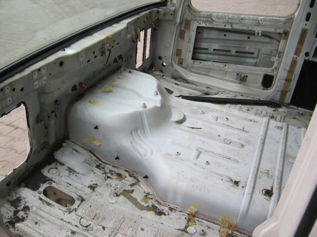 VOLVO FH12 KABINA SZKIELET DRZWI GLOBETROTTER XL Car type Trucks