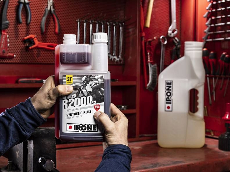 OLEJ IPONE R2000RR SYNTHETIC 2T DO DOZOWNIKA 1L Stan opakowania oryginalne