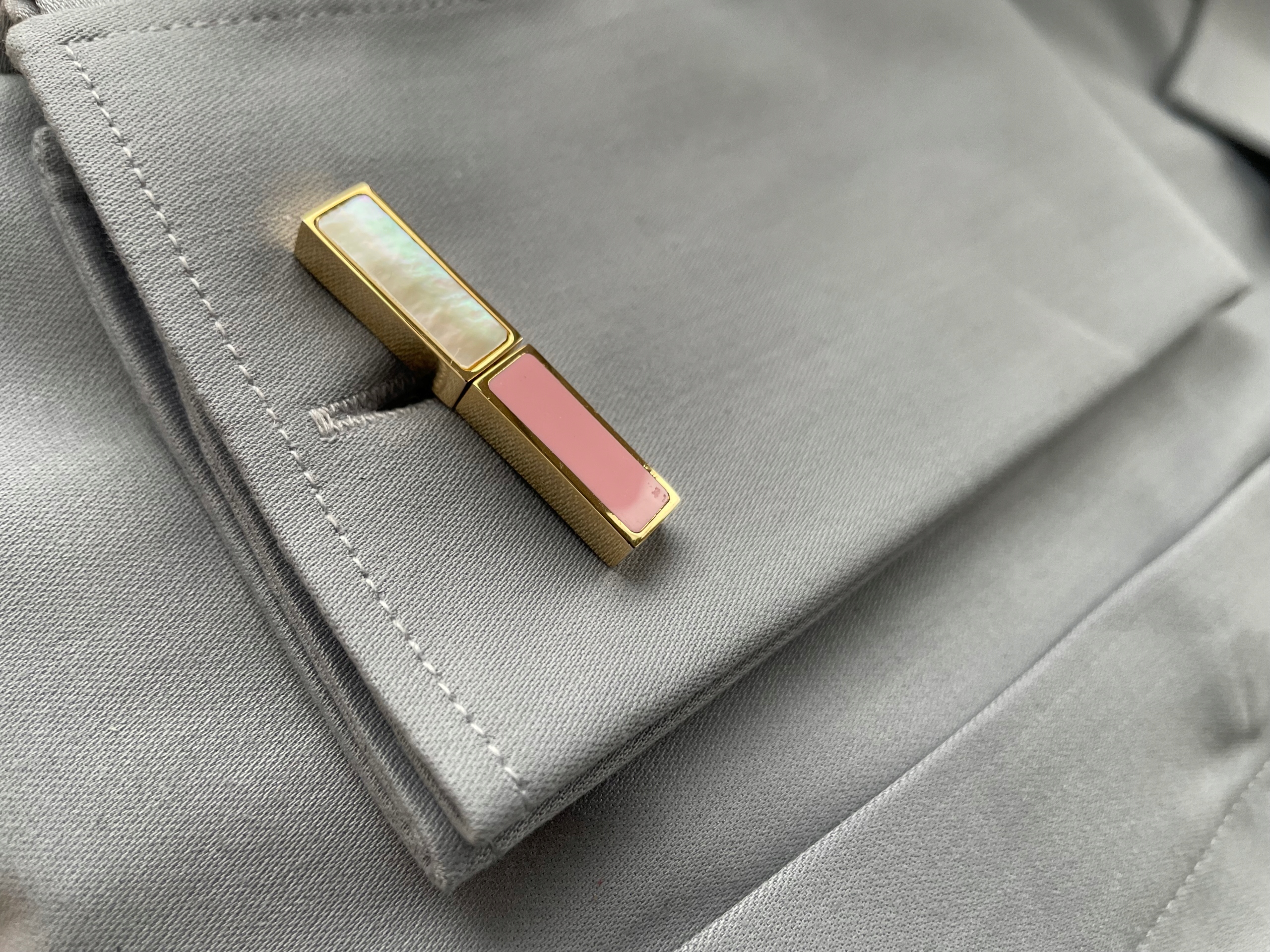 Moderní pozlacené manžetové knoflíčky Exc s perlou Pouzdro ze dřeva Zebrano