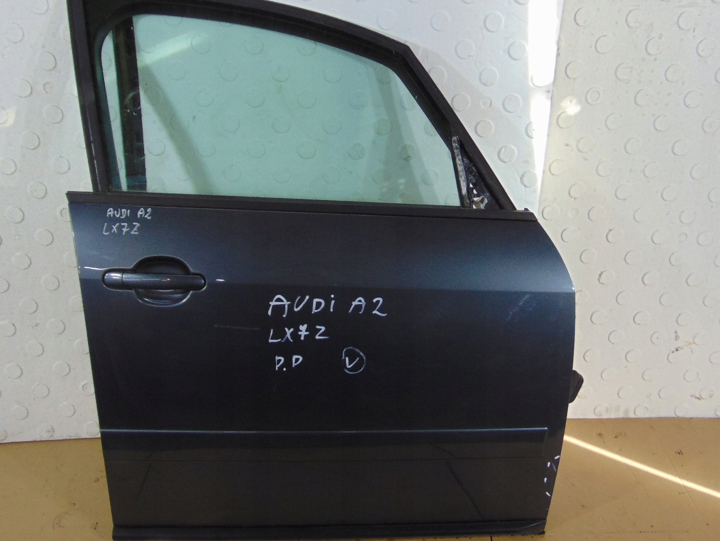 AUDI A2 ДВЕРІ ПРАВИЙ ПЕРЕД Lx7z