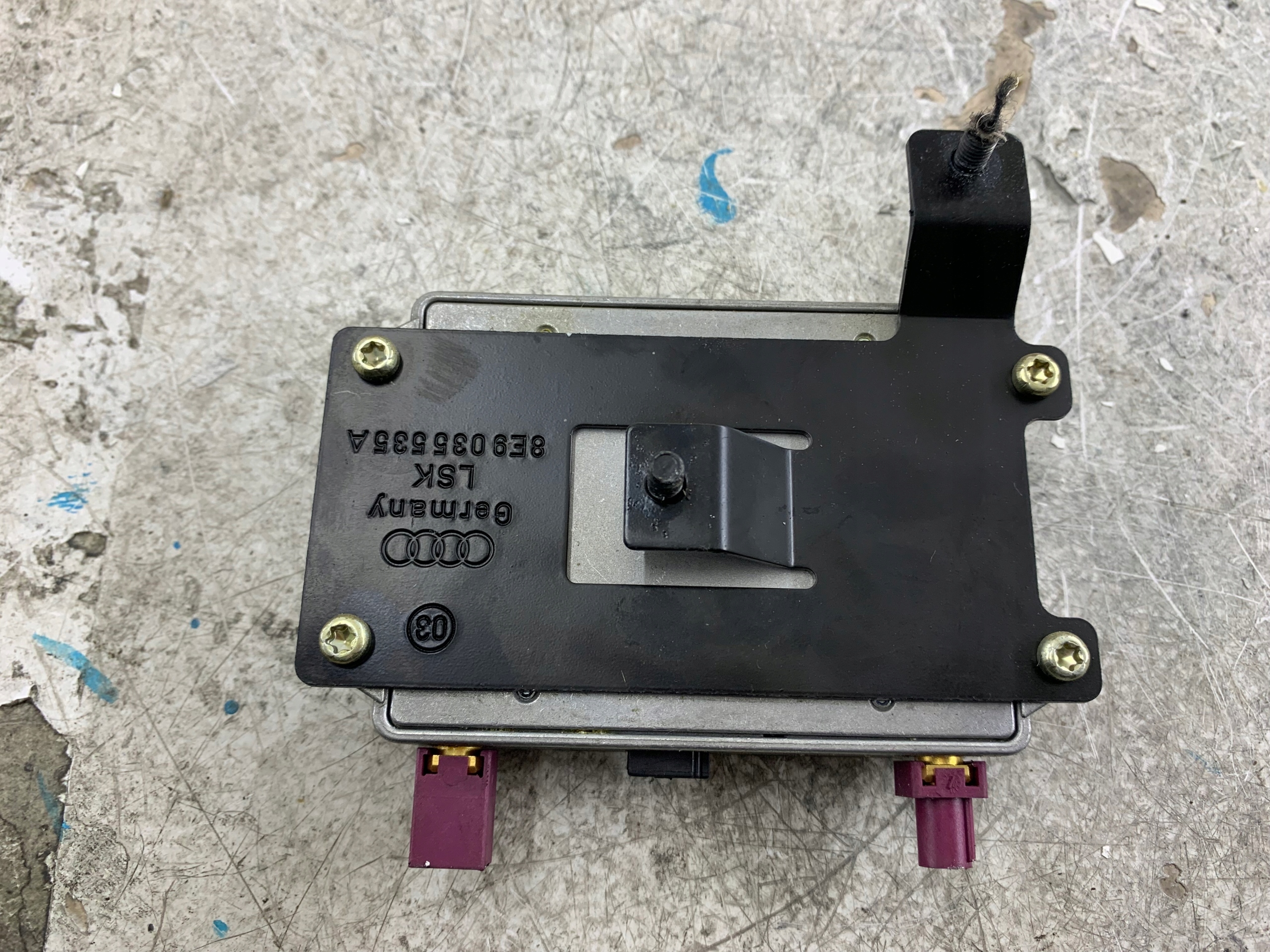 AUDI A4 B6 B7 module antenna amplifier 8E0035456B