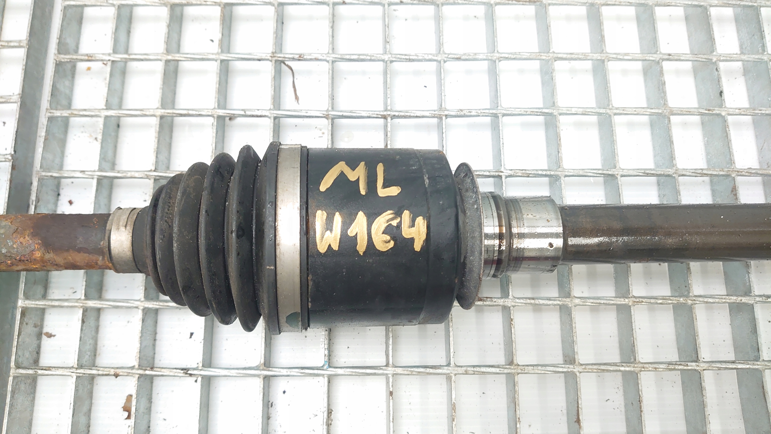 MERCEDES ML GL W164 semi-axis right front A1643302401 320 CDI