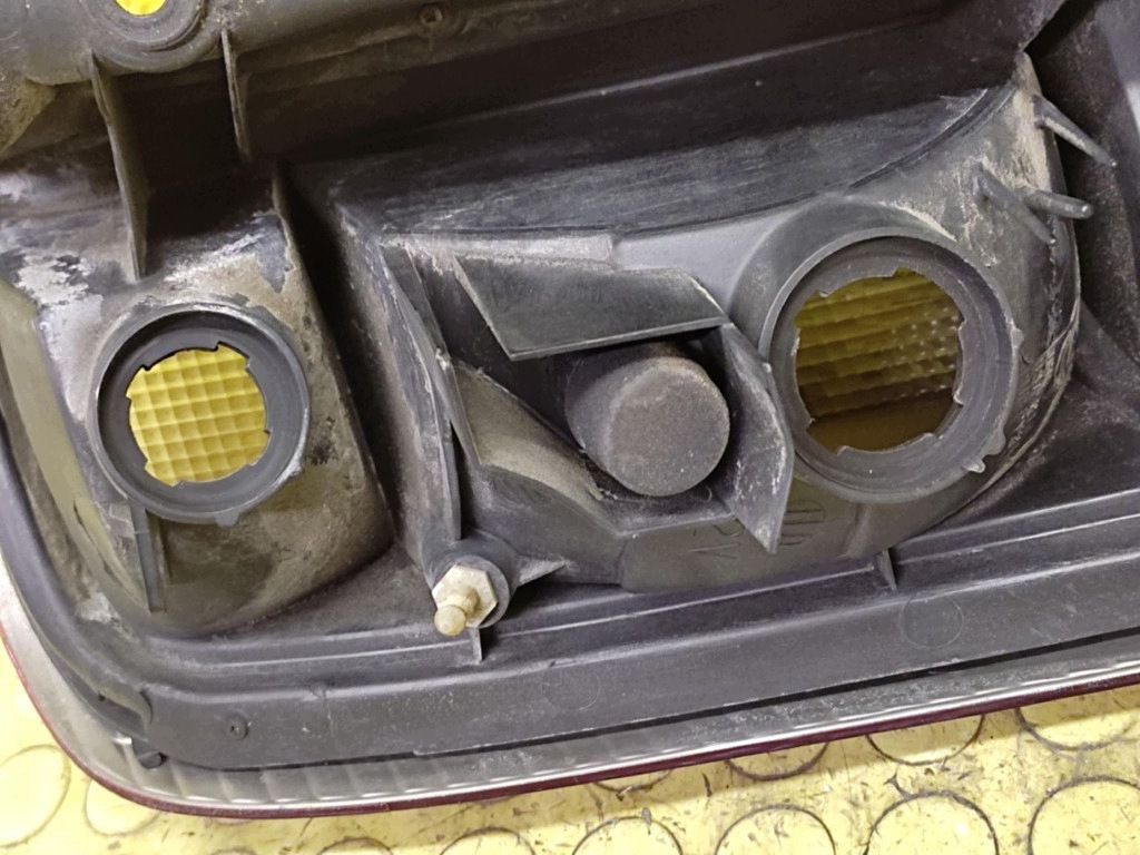 NISSAN X-TRAIL T30 light left rear part
