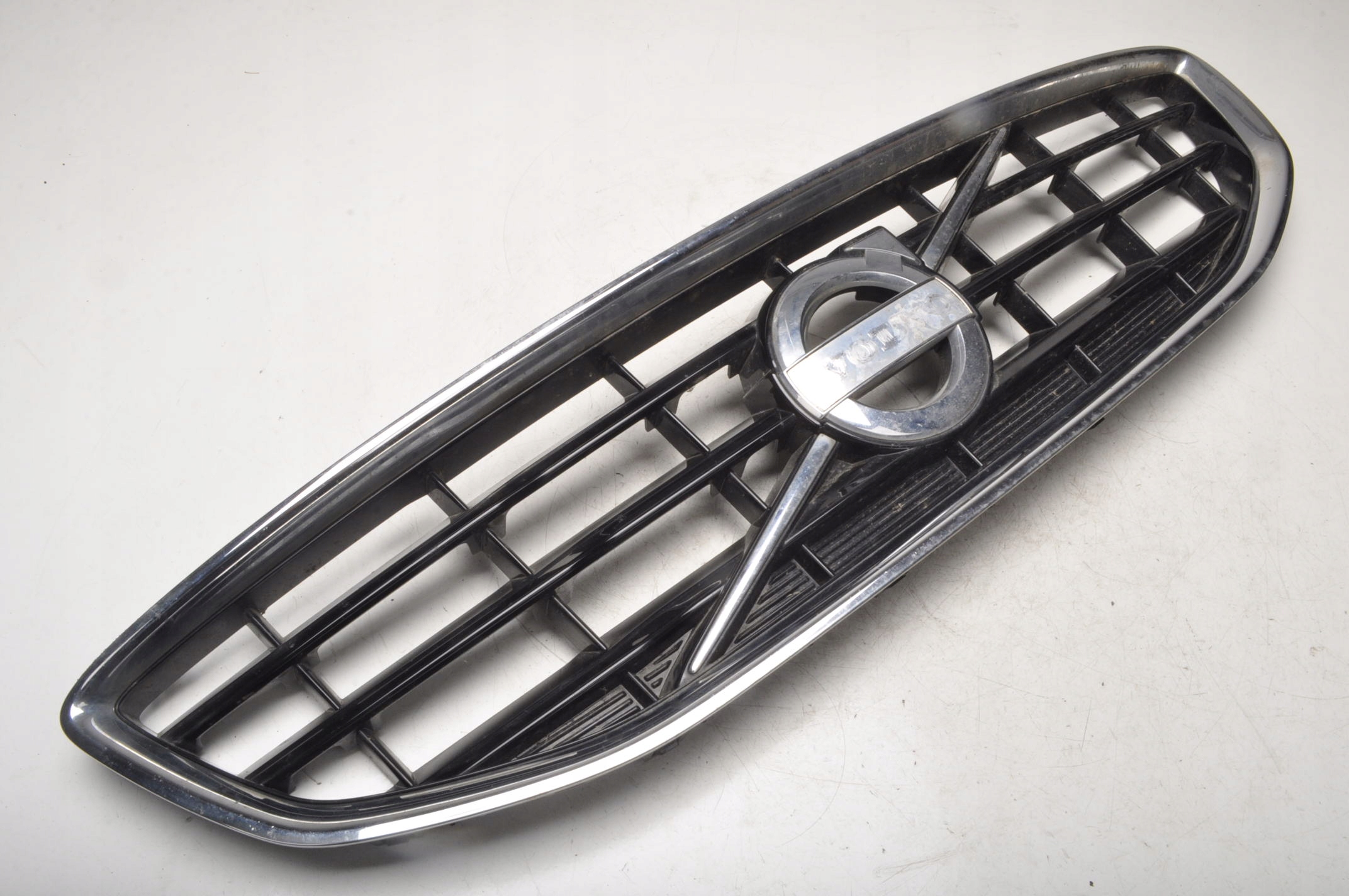 VOLVO V40 II решетка радиатора 31283764