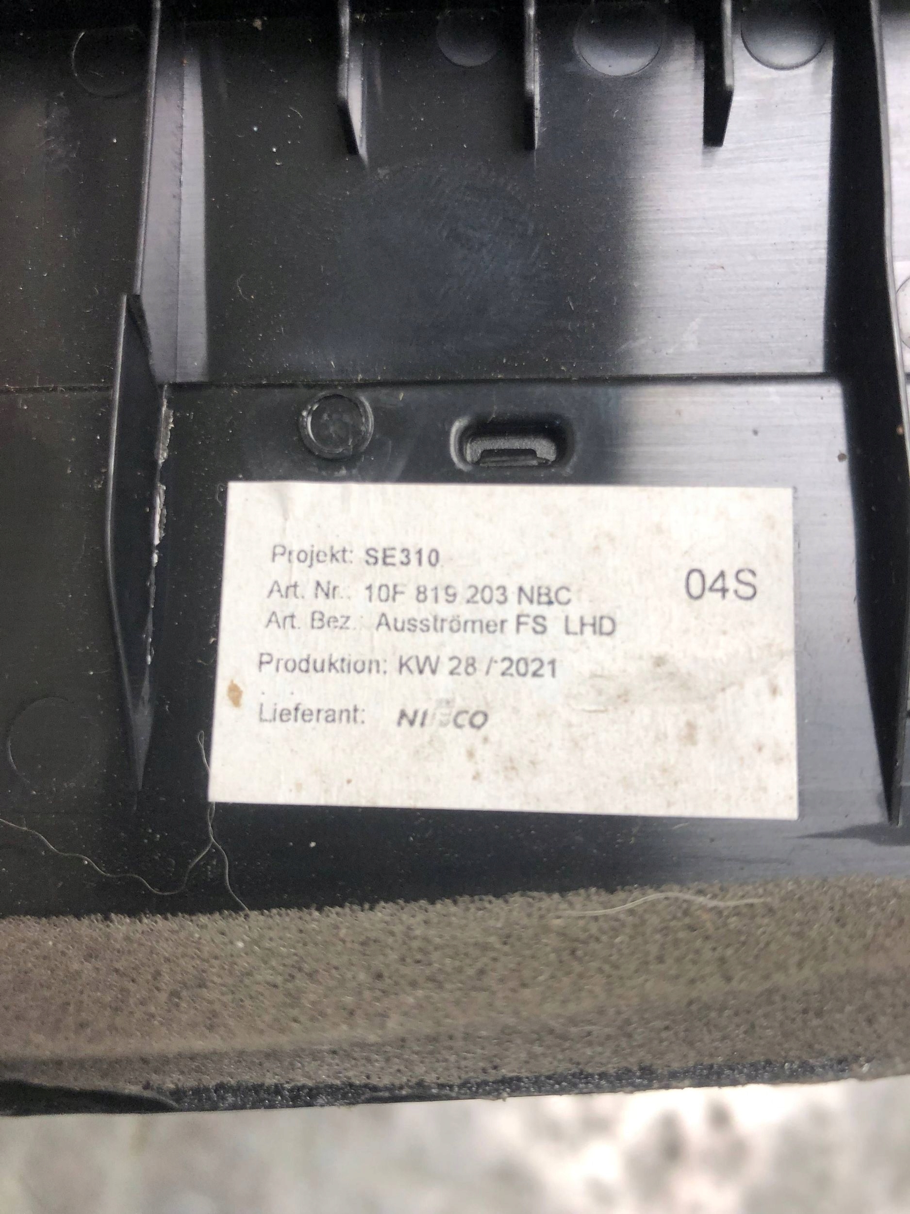 grid air conditioning devices left front CUPRA BORN 10F819203