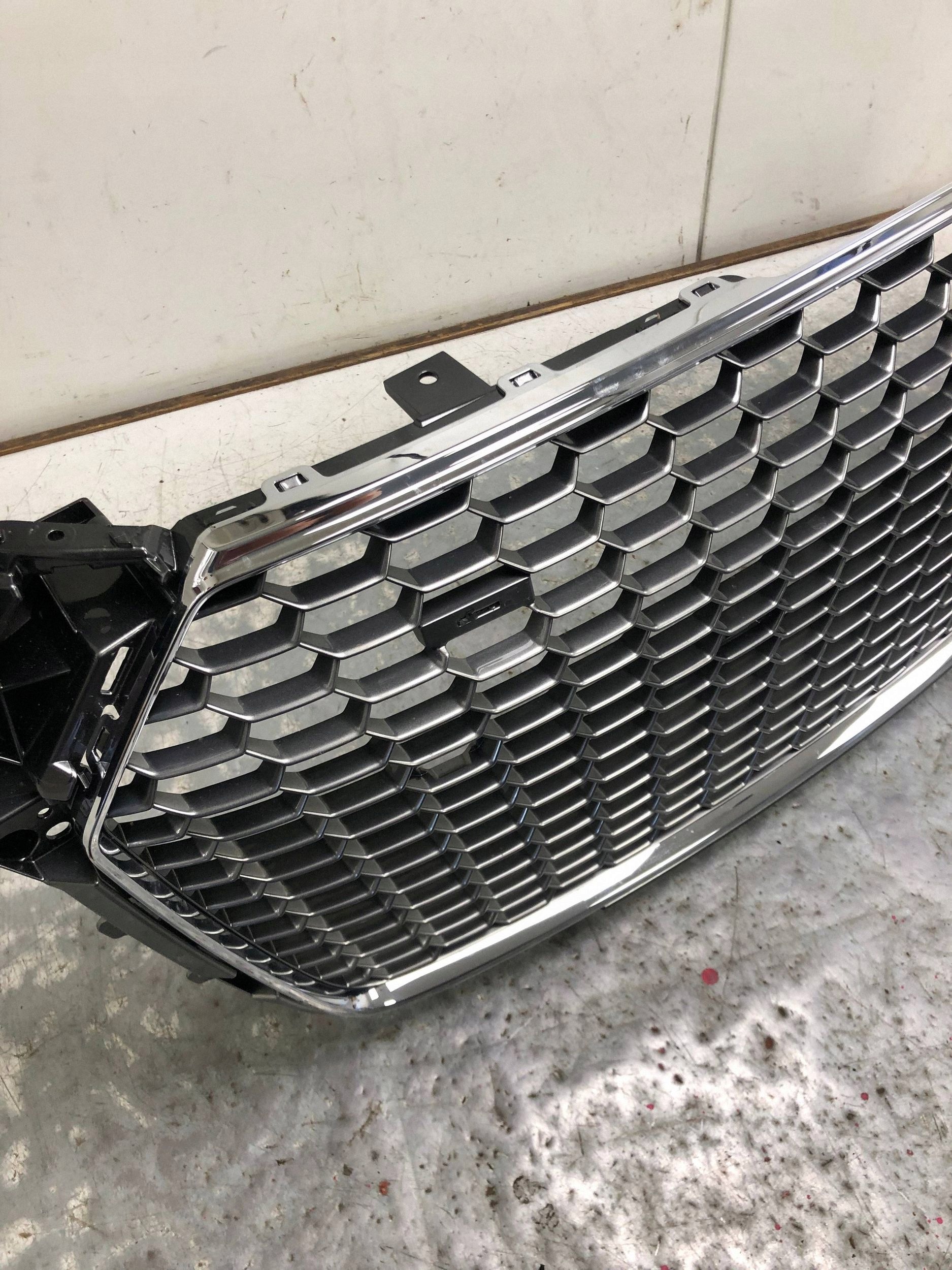 Grill Grill CHROM AUDI R8 4S0853653D
