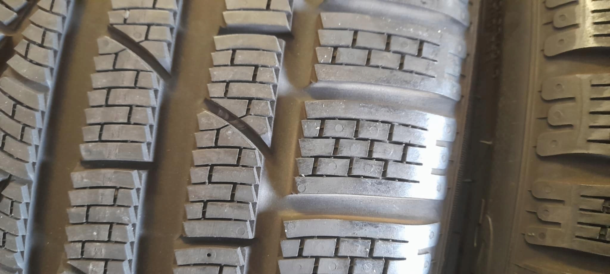 PIRELLI WINTER SOTTOZERO 245/35R20 91V