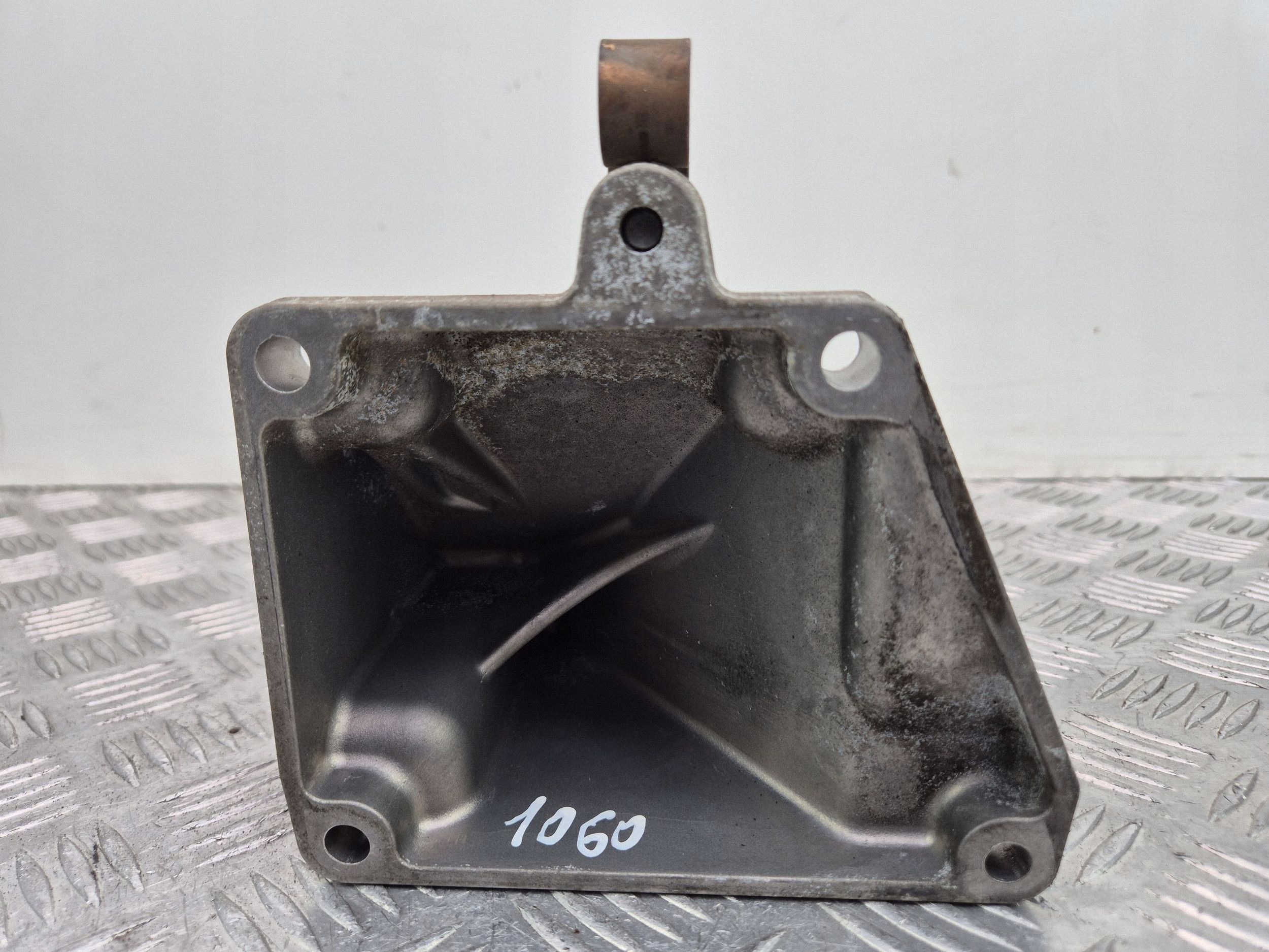engine mount Mercedes C300 W204 A2722231504 M272.947