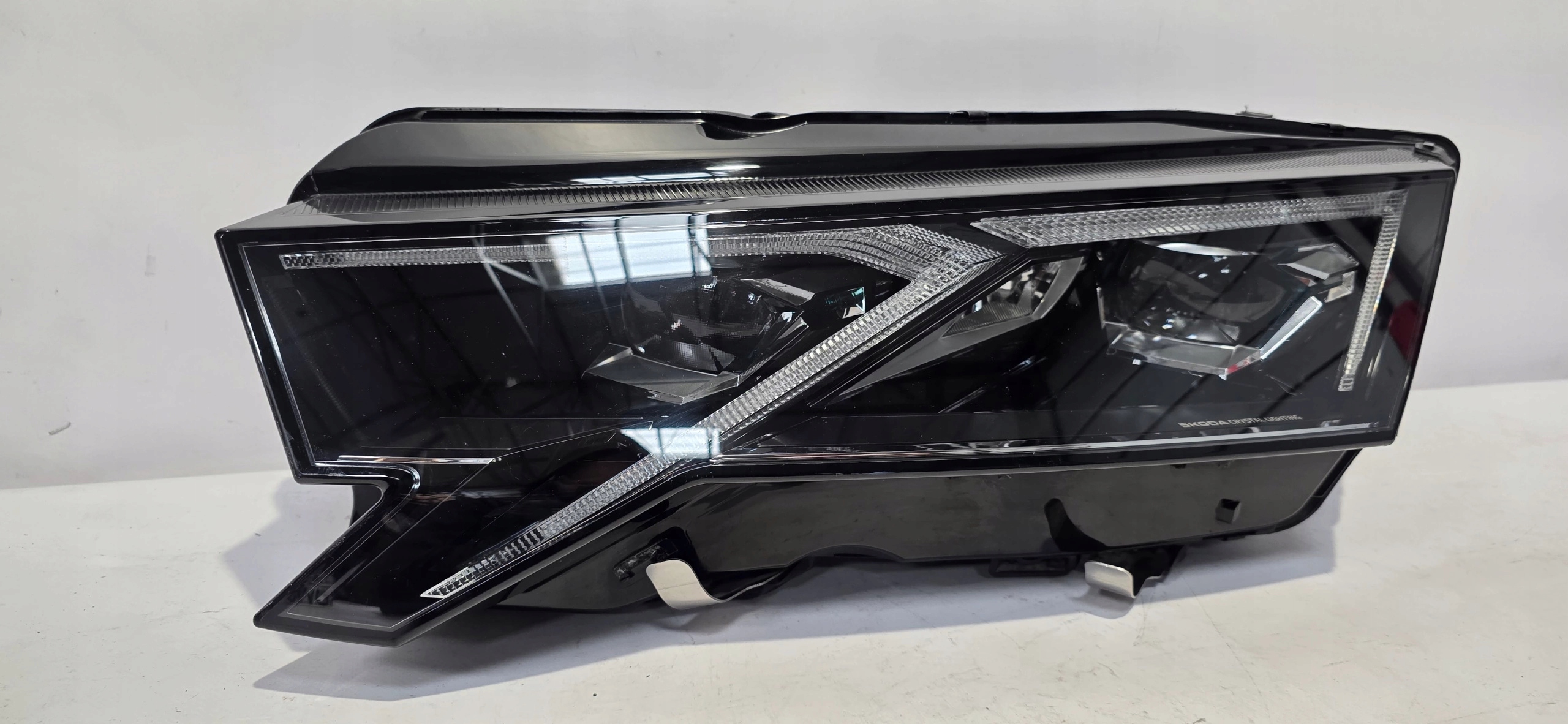 light left front FULL LED SKODA OCTAVIA IV LIFT 24- original EUROPA 5E49410