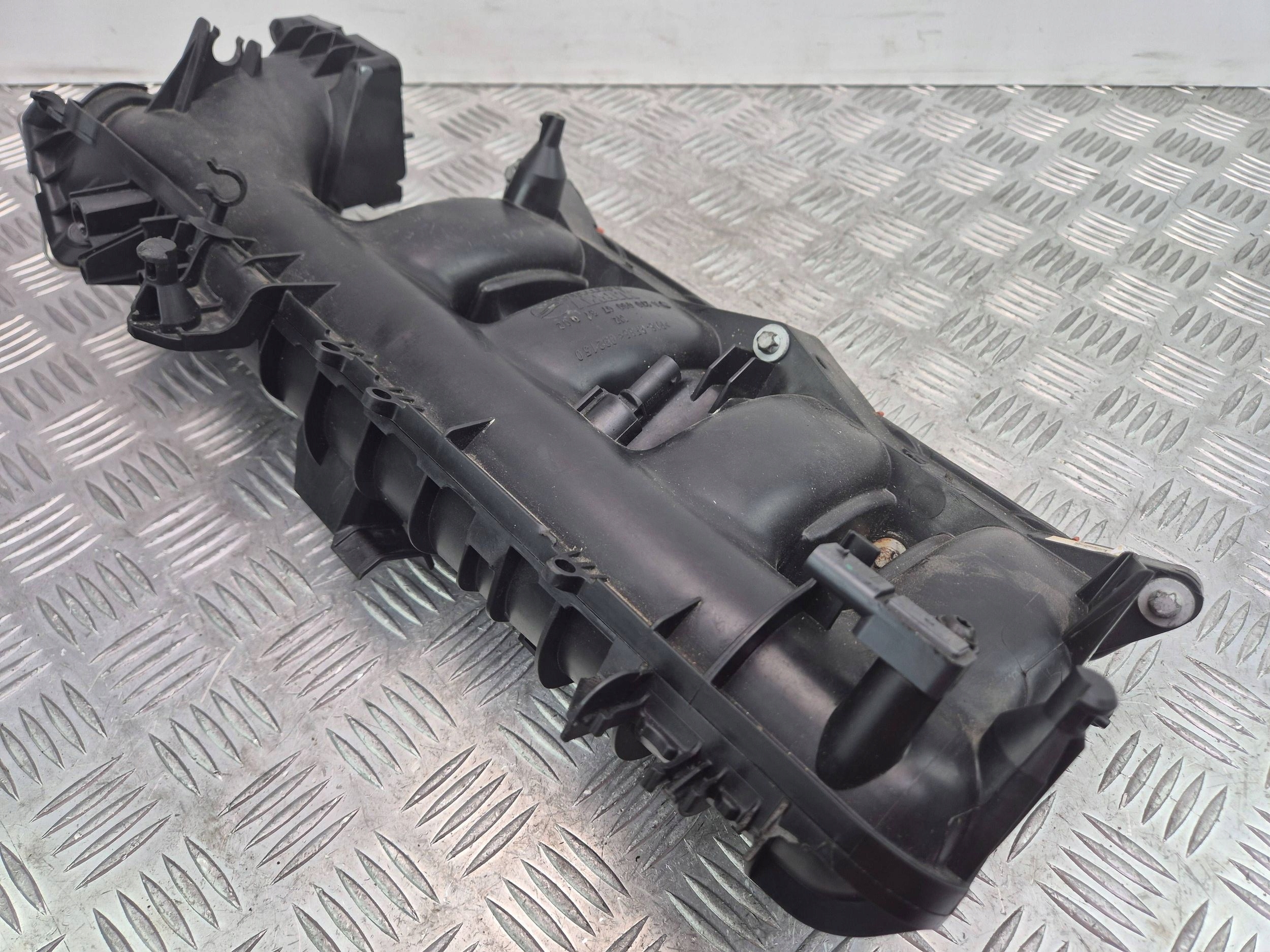 Mercedes CLA220 C117 intake manifold A2700900737