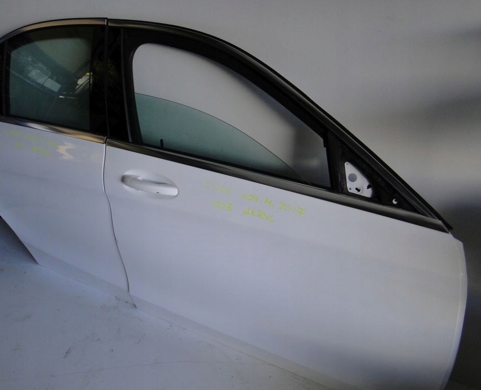 MERCEDES C KLASA W205 DRZWI PRAWE PRZÓD TYŁ AKRYL Producent części Mercedes-Benz OE