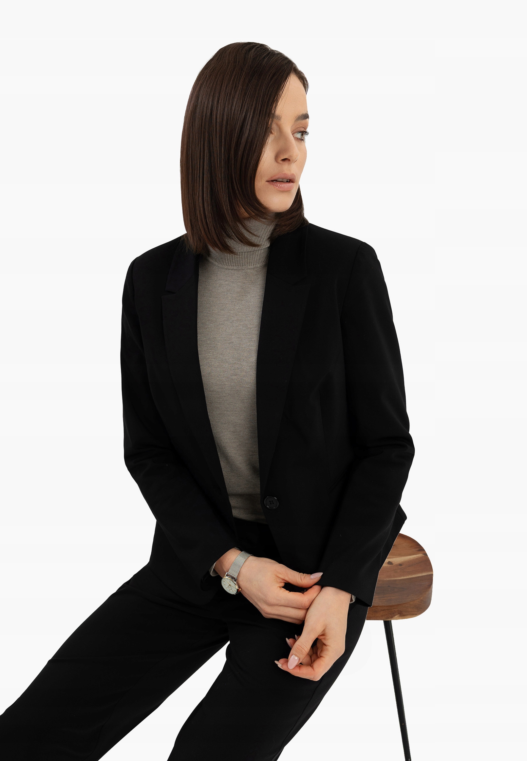 Damska Marynarka Krótka Czarna Volcano Jb-malira M