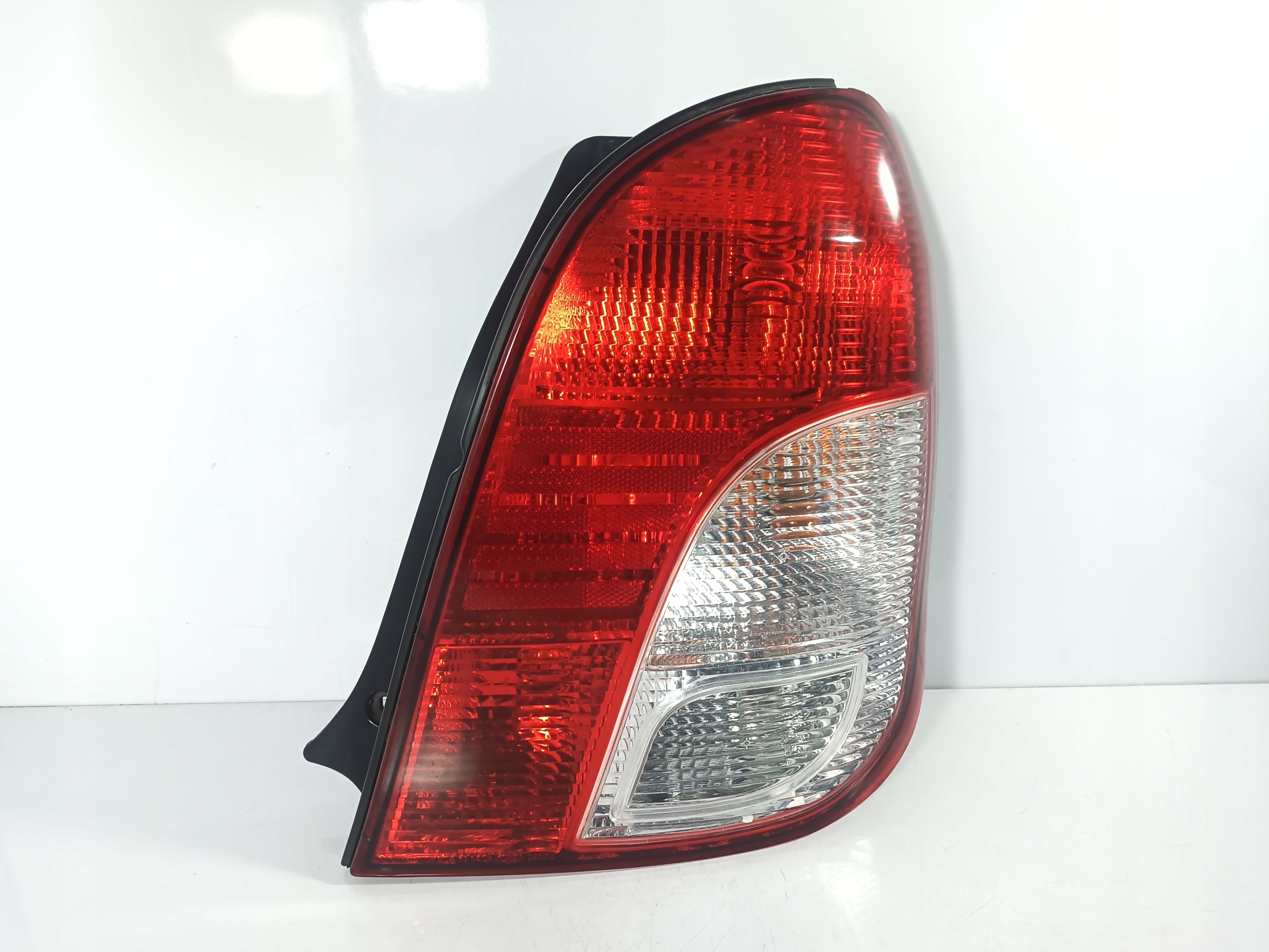 Kia Carens 1 and 99-02 light rear rear part right