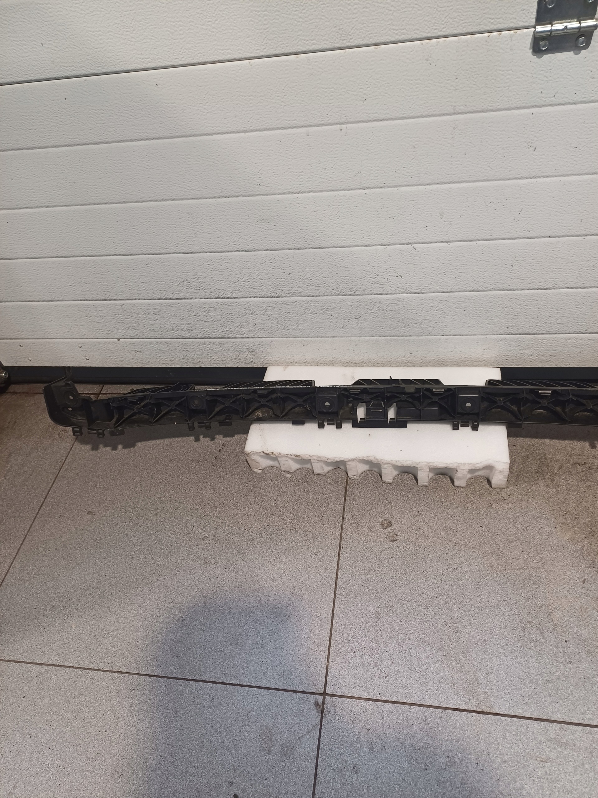 Halter der Stoßstange heck SKODA KAROQ 57A807863A