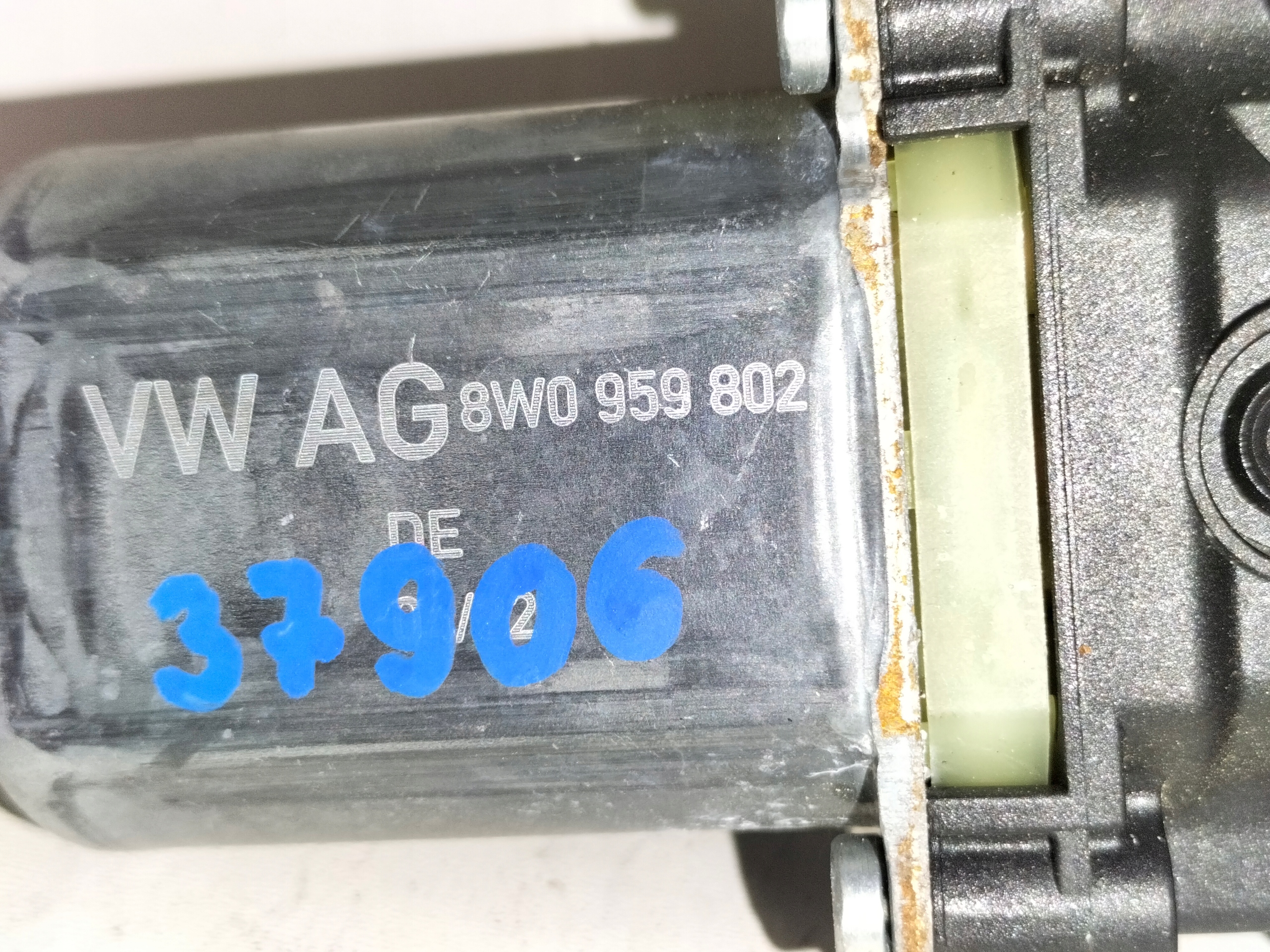 mini motor podnosnika windows door front right AUDI A4 B9 15