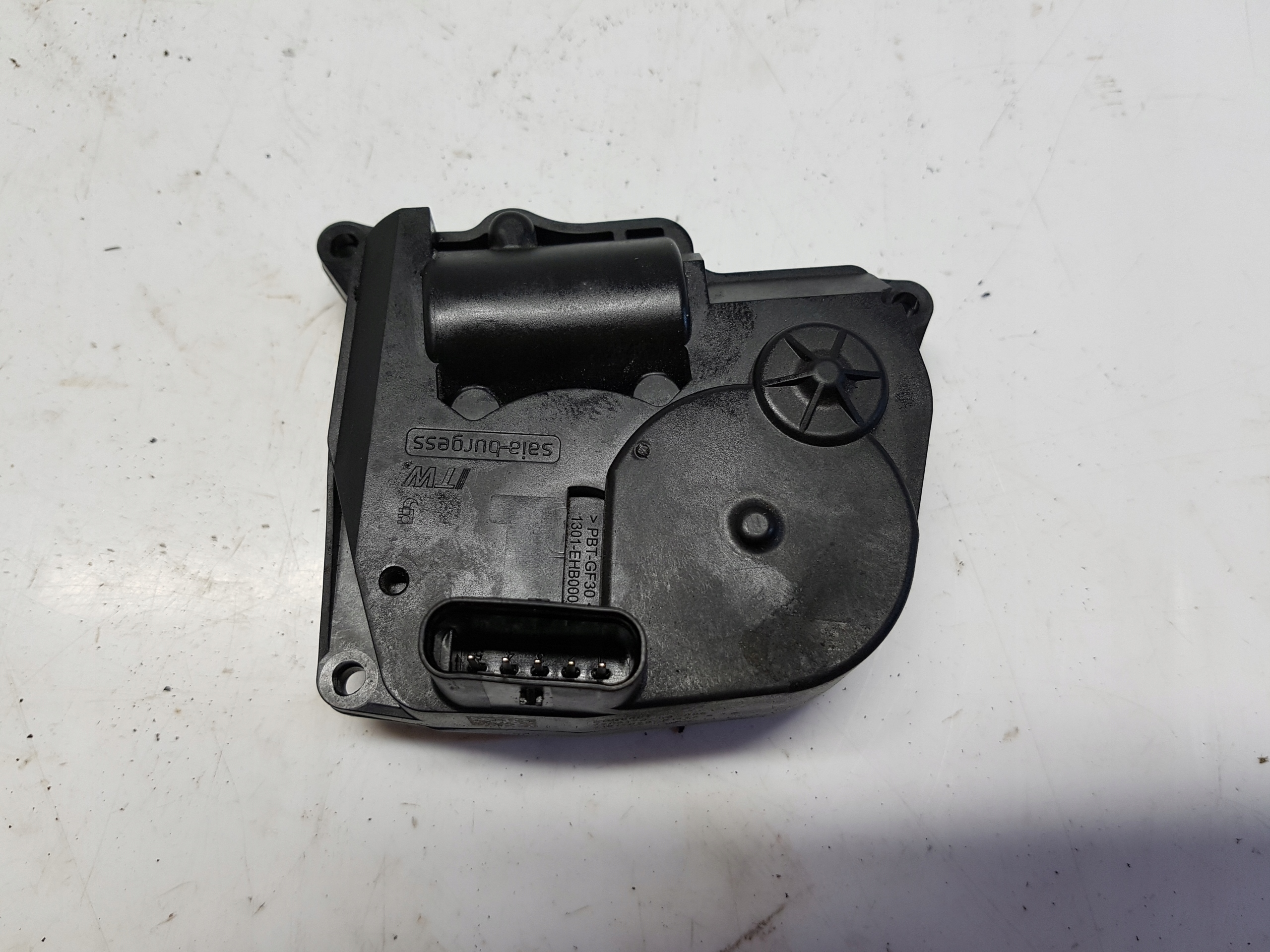 BMW G20 330e engine regulator rolety zaluzji