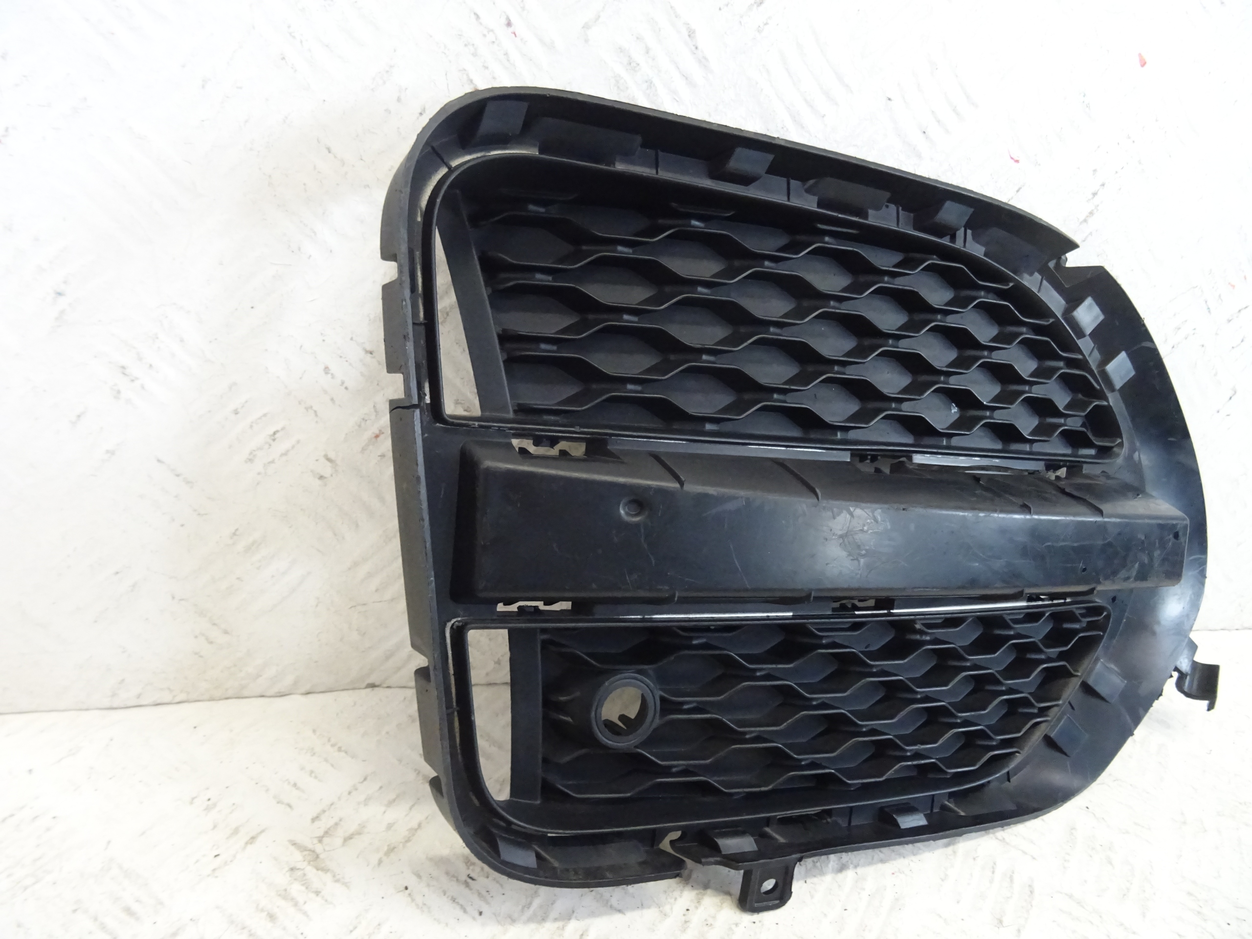grid of a bumper front front right JAGUAR F-PACE X761 HK83-8B289-AA