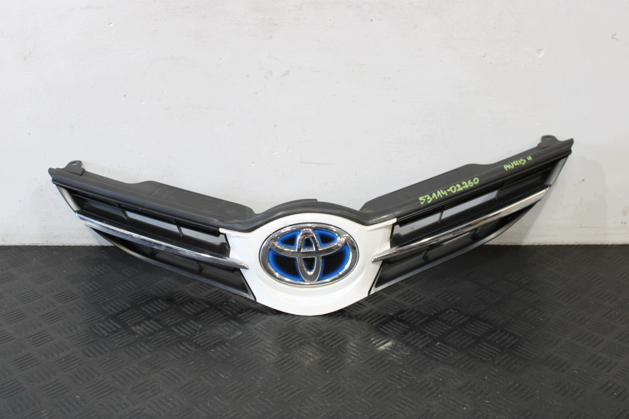 Grille 53114-02260 TOYOTA AURIS II 2 KOMBI