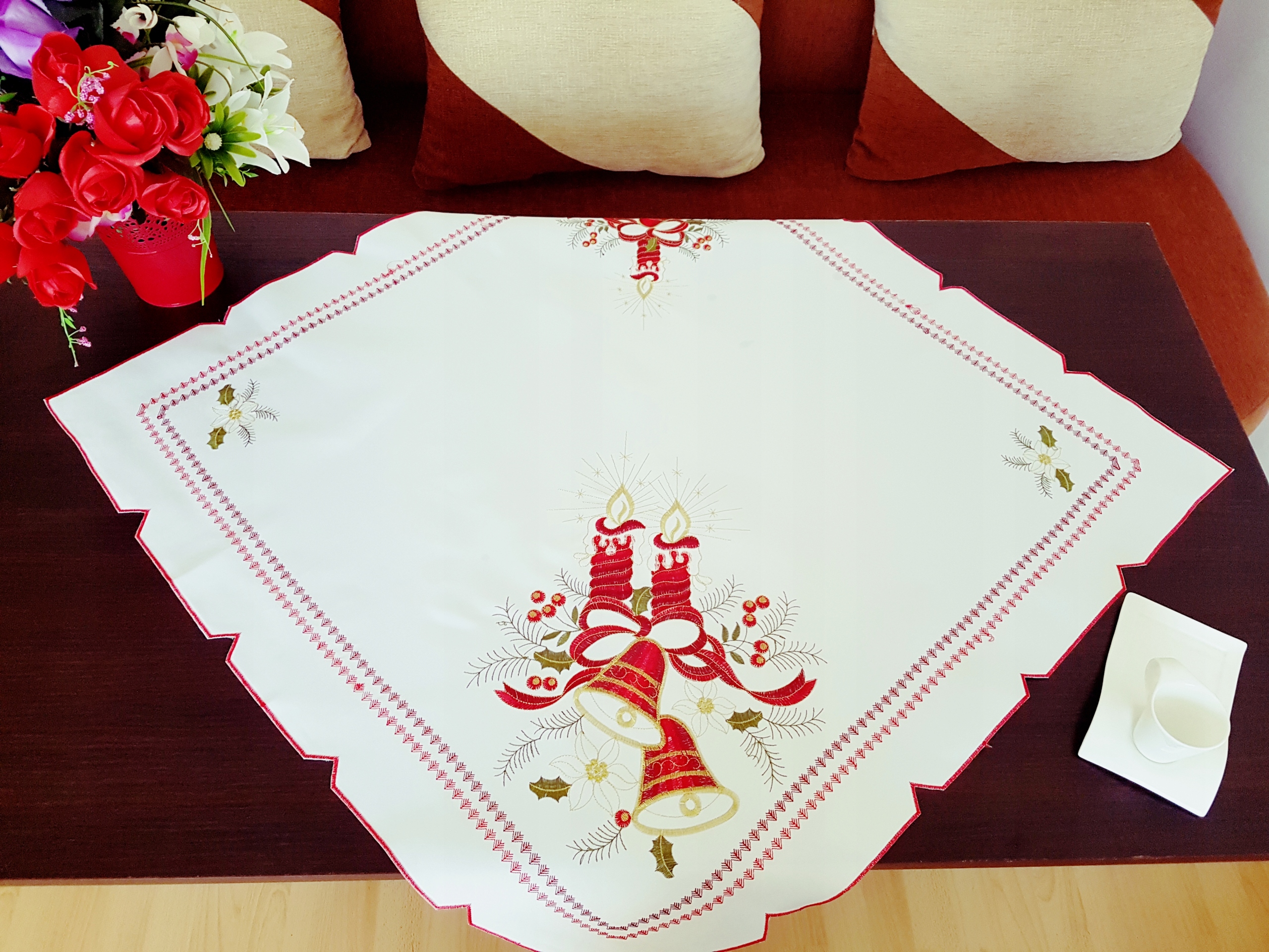 

Bieżnik biały 85 x 85 dzwoneczek