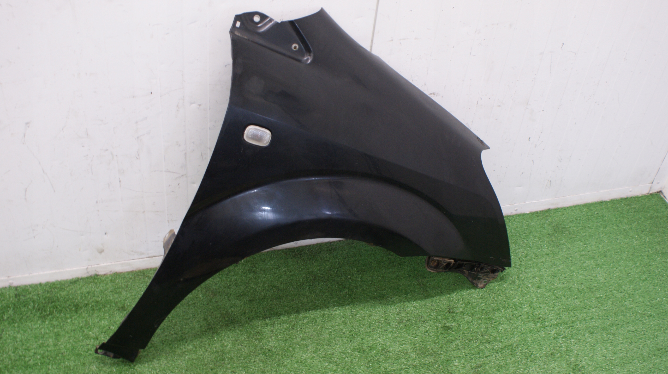 fender right front TOYOTA COROLLA VERSO