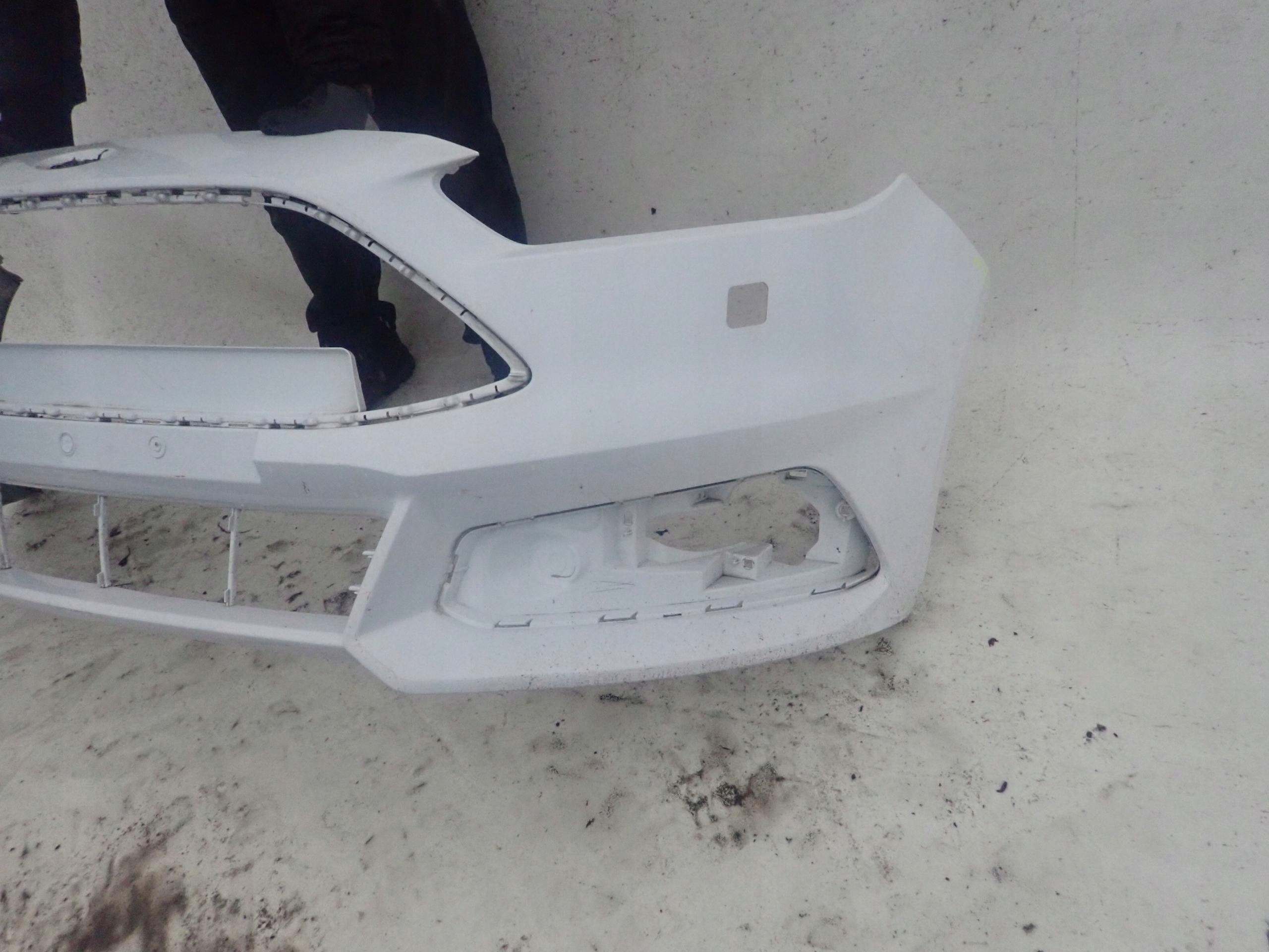 FORD FOCUS III 3 ST LIFT 14- bumper front washer
