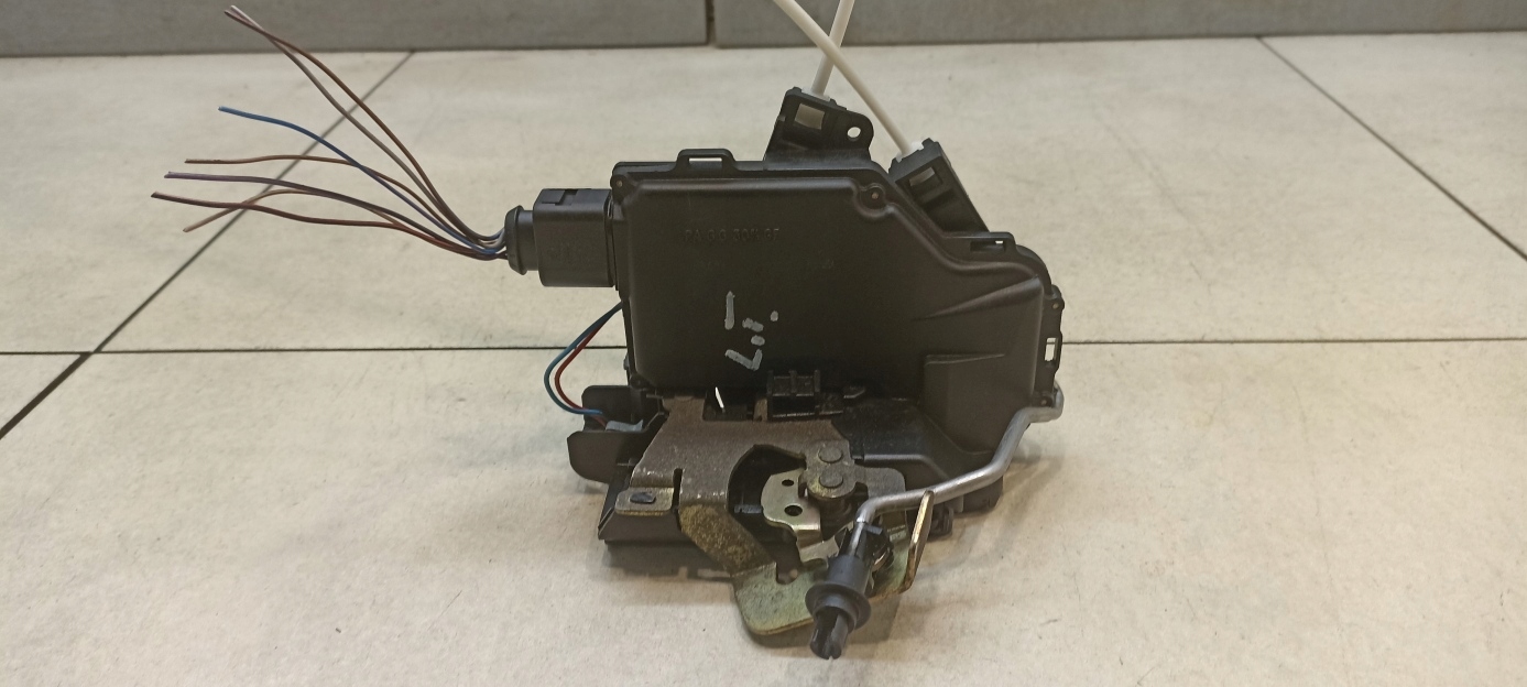 lock door left rear part AUDI A6 C5 2.5 TDI AUTOMAT