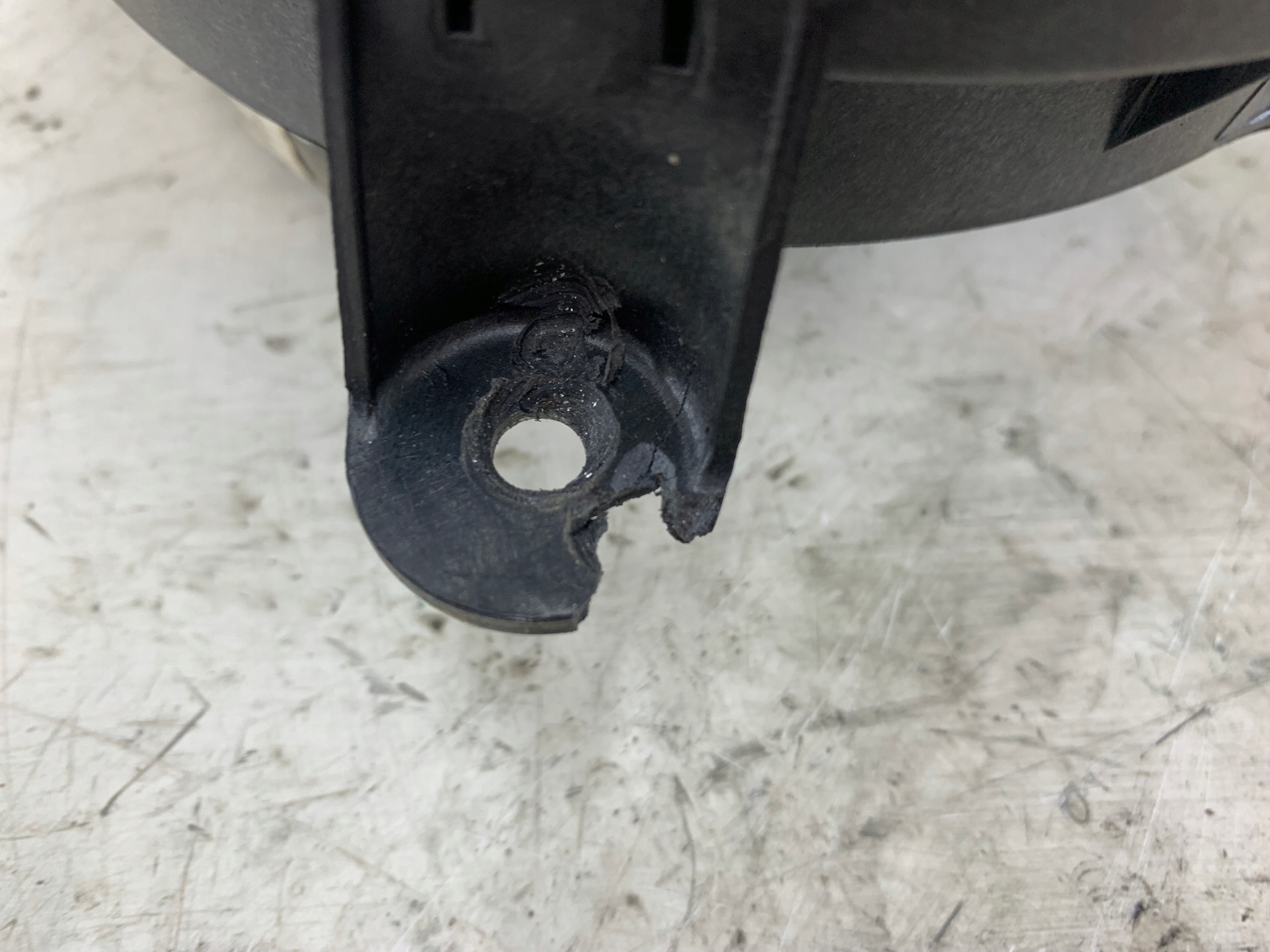 VOLVO V50 and speaker door 30752083