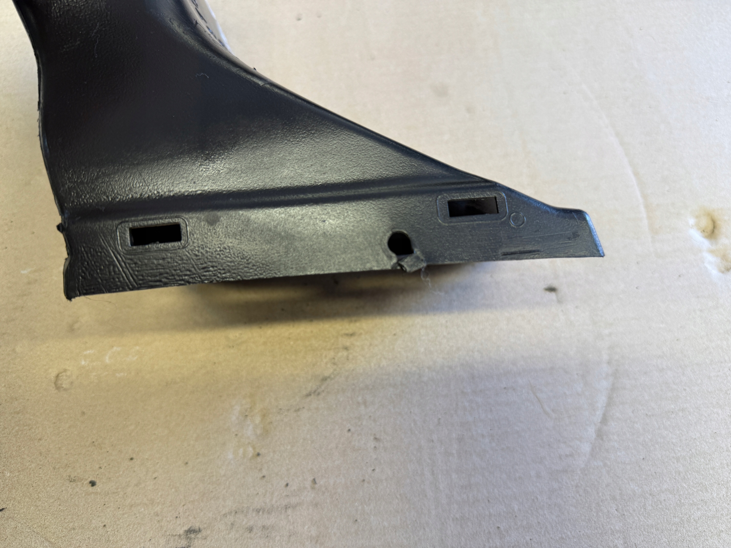 BMW E60 E61 intake drain air right 7033704