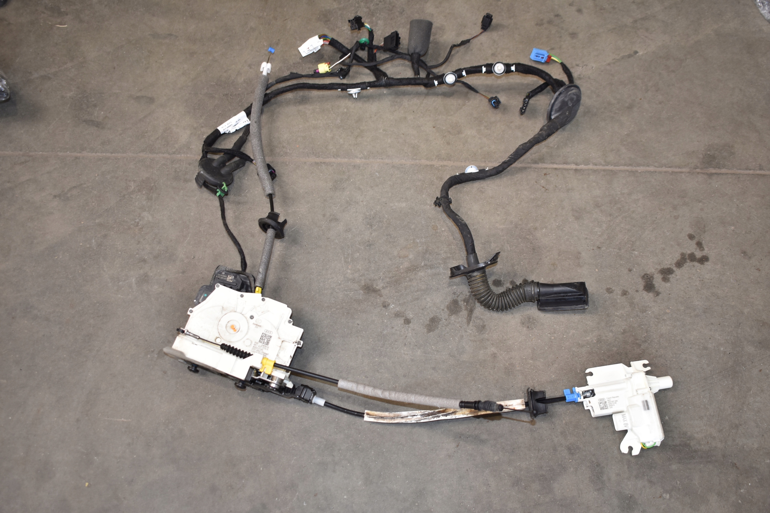 IDEALNY DOCIAG door front front right+wiring+ lock LAMBORGHINI URUS