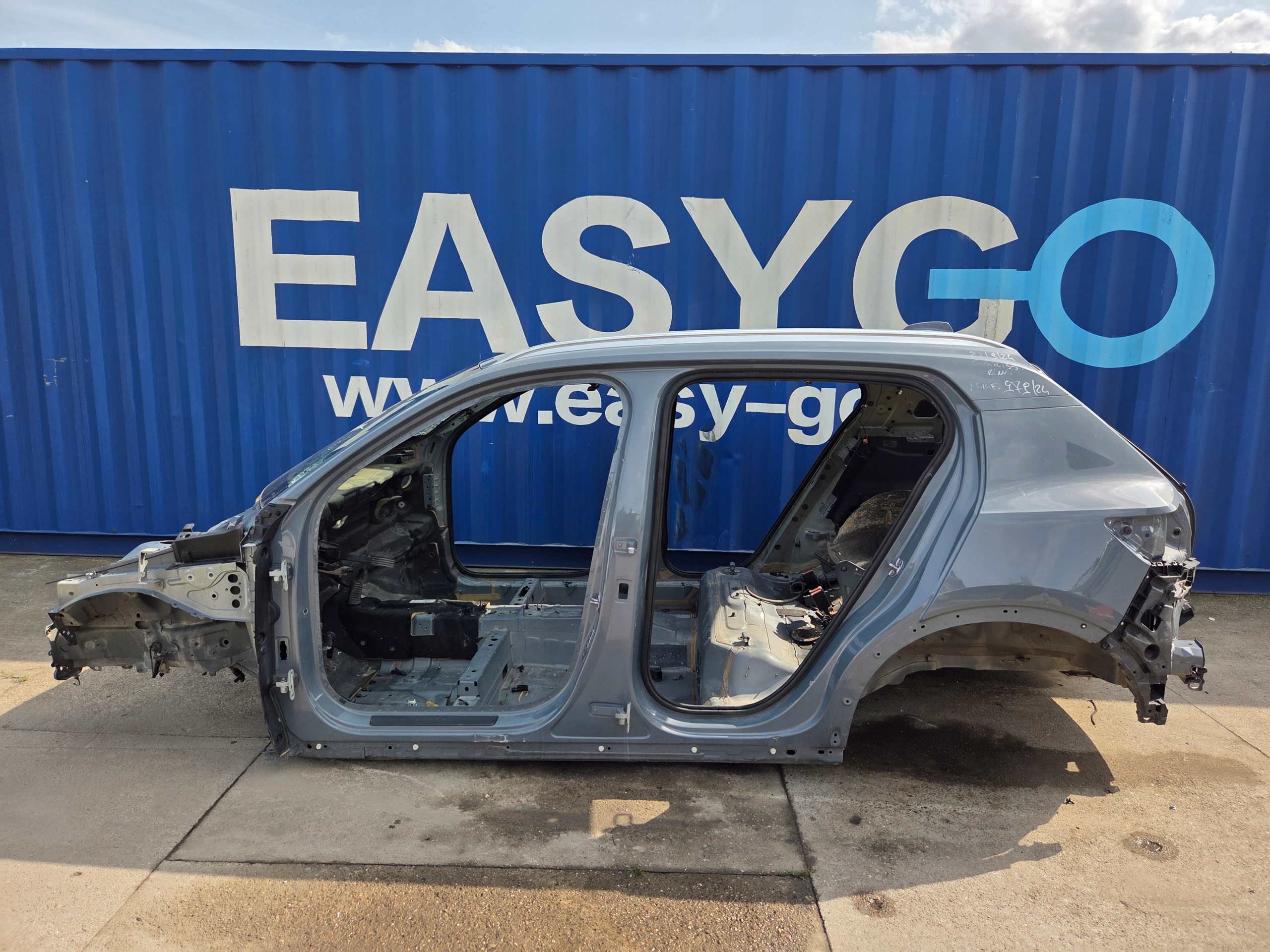 Volvo XC40 dach Z RELINGAMI