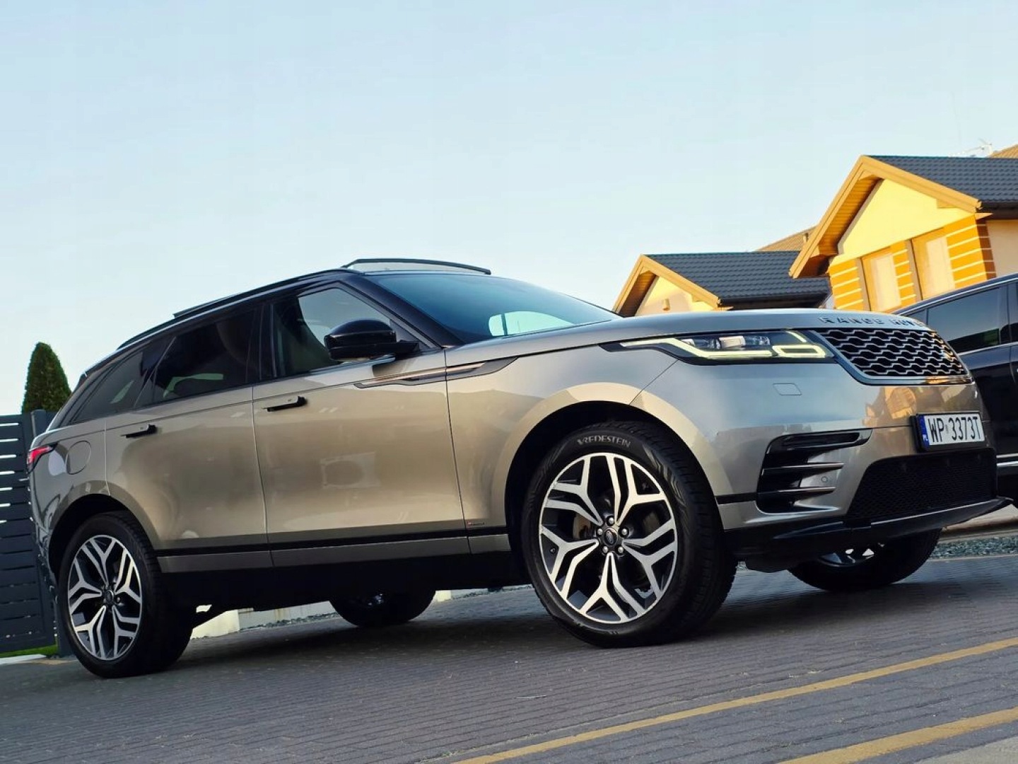 Land Rover Range Rover Velar ___R-Dynamic D240 S___Full LED Virtual Skora