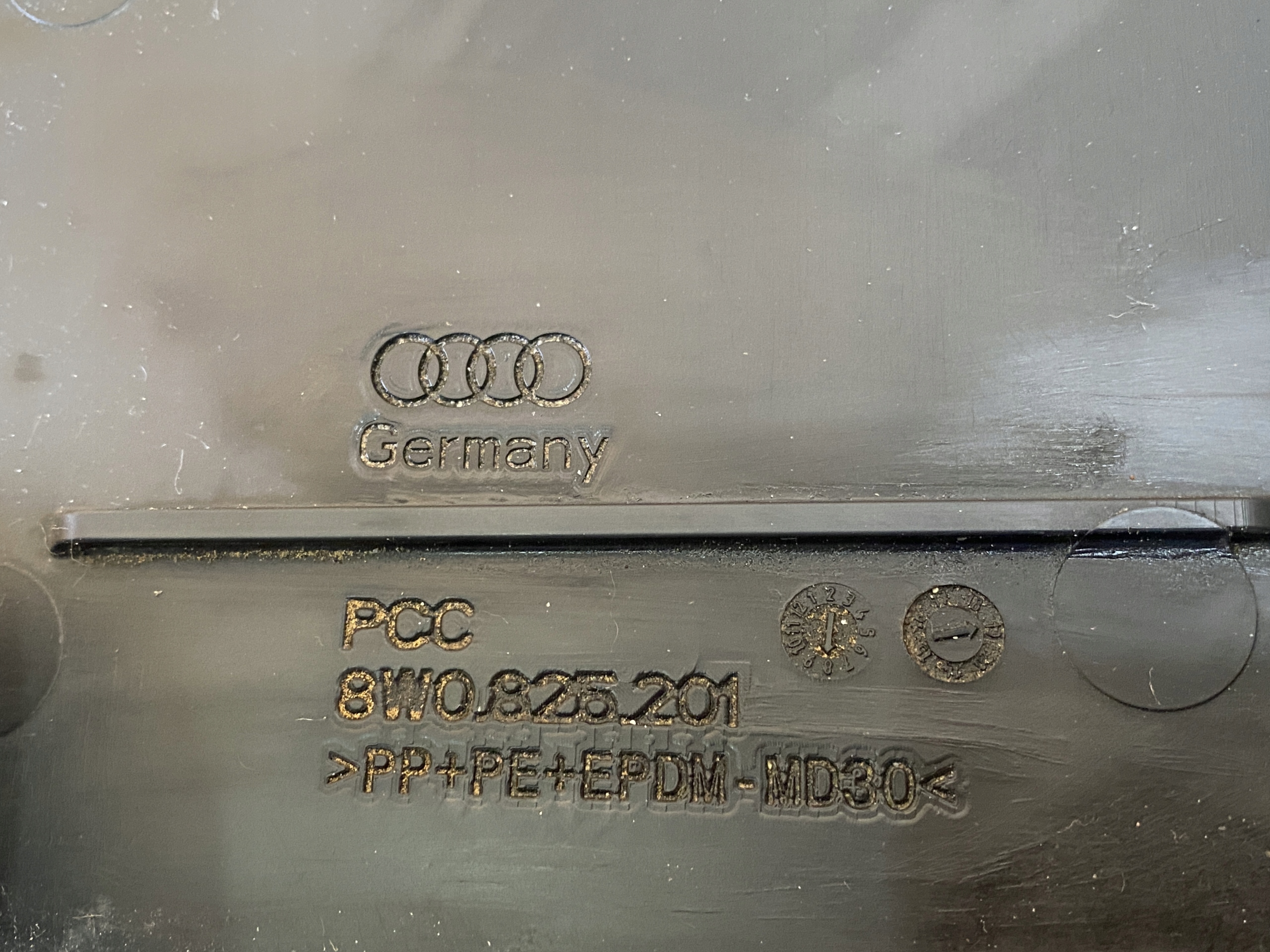 AUDI A4 A5 8W B9 cover chassis left 8W0825201