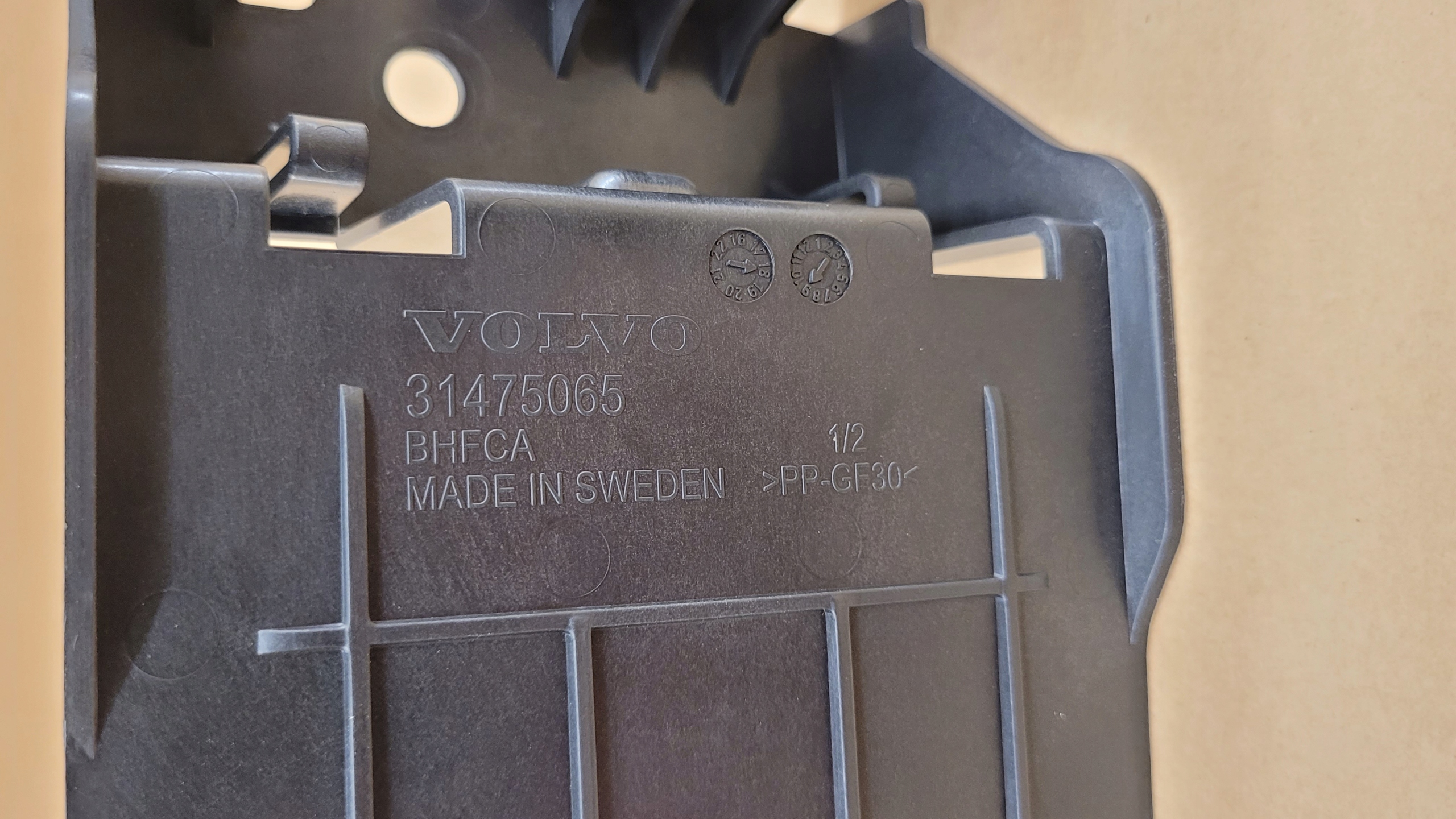 Support plaque MODULU STEROWNIKA LTE VOLVO XC40 2017